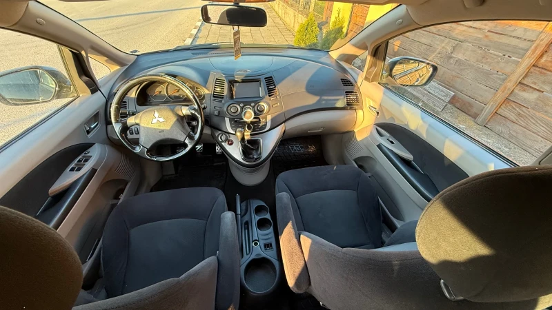 Mitsubishi Grandis, снимка 5 - Автомобили и джипове - 52458303