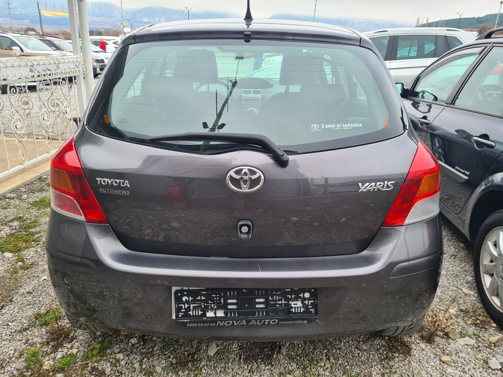 Toyota Yaris 1.0i  - изображение 4