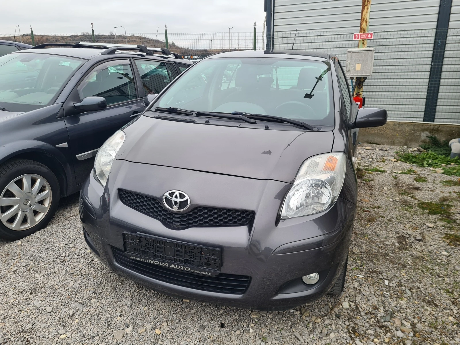 Toyota Yaris 1.0i  - изображение 2