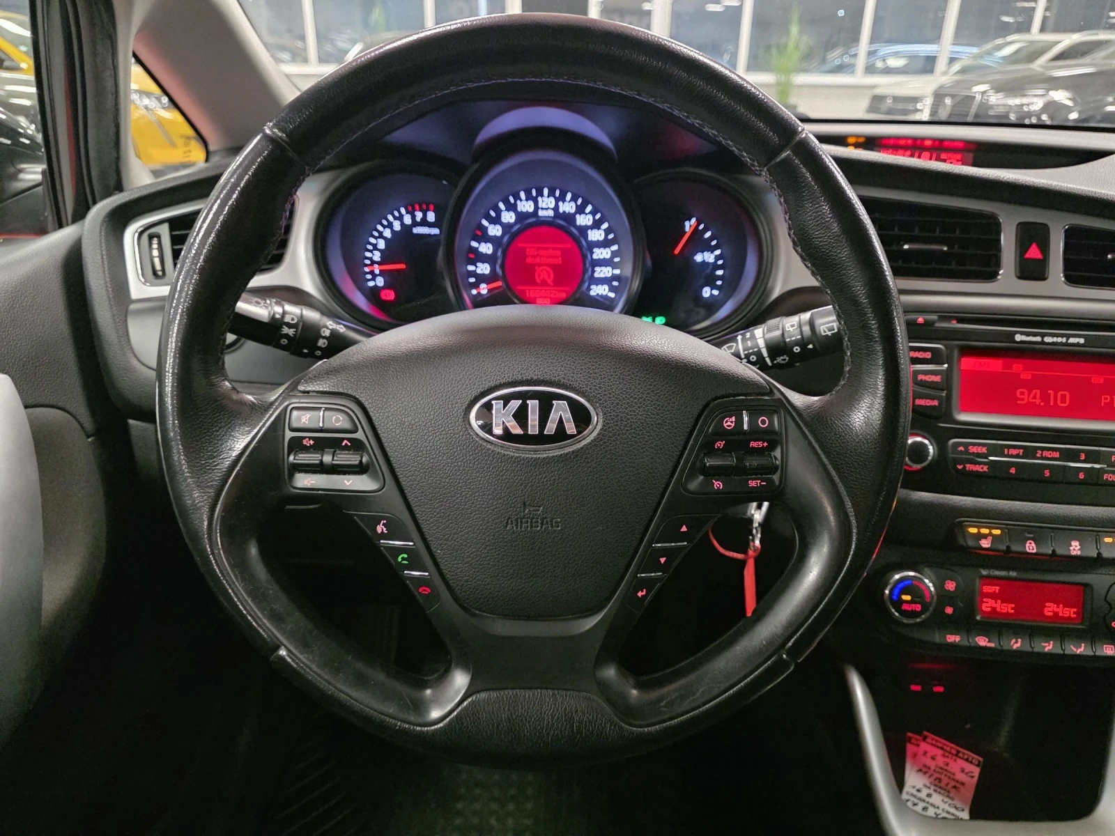 Kia Ceed 1.4 CVVT | 101кс | 6СК | Обслужена, снимка 8 - Автомобили и джипове - 53752776