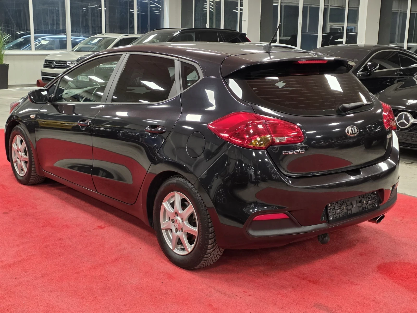 Kia Ceed 1.4 CVVT | 101кс | 6СК | Обслужена, снимка 4 - Автомобили и джипове - 53752776