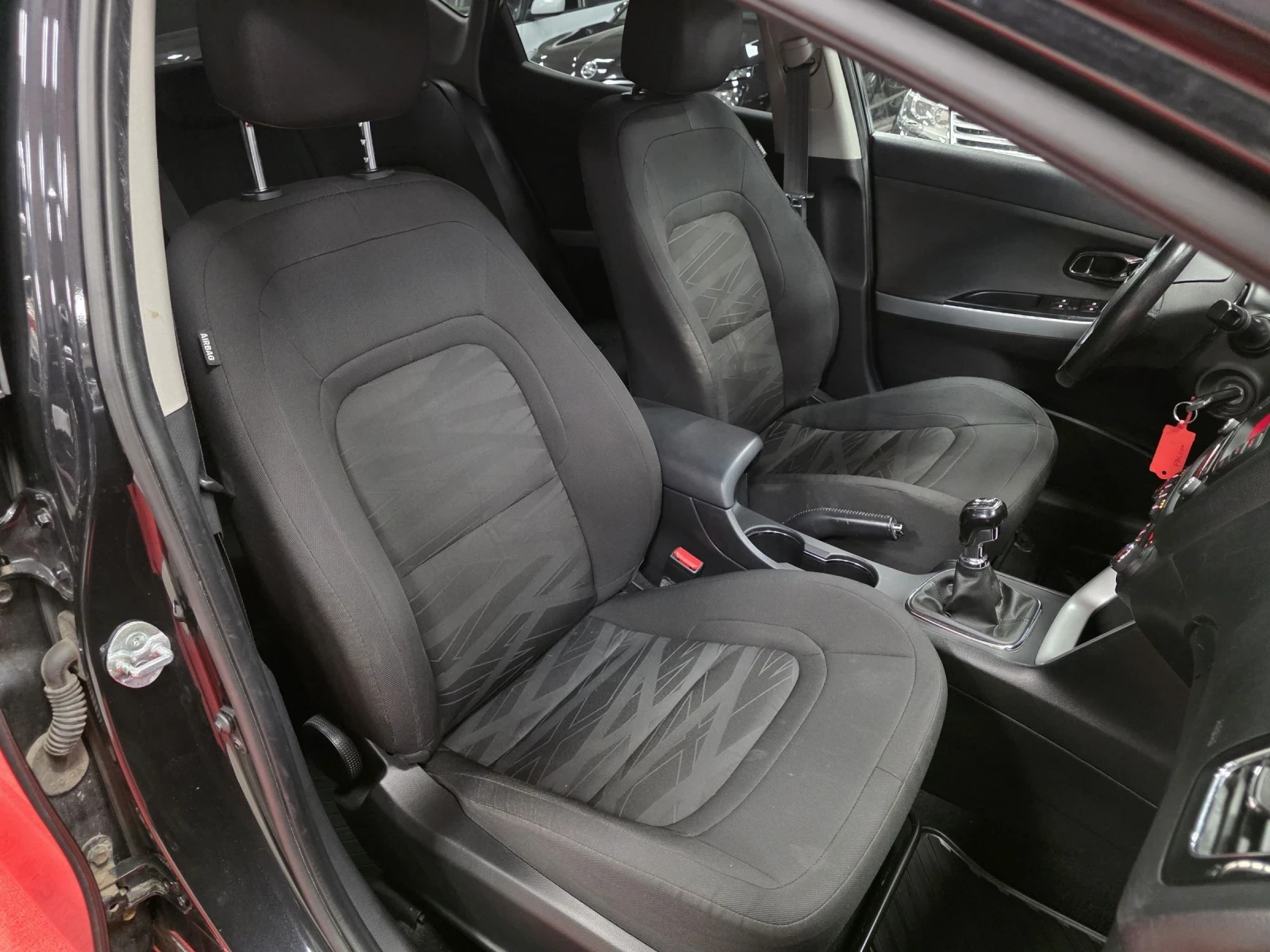 Kia Ceed 1.4 CVVT | 101кс | 6СК | Обслужена, снимка 13 - Автомобили и джипове - 53752776