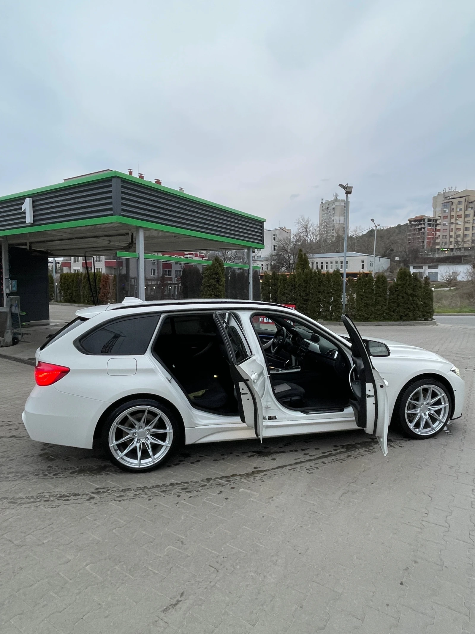 BMW 335, снимка 2 - Автомобили и джипове - 54319490