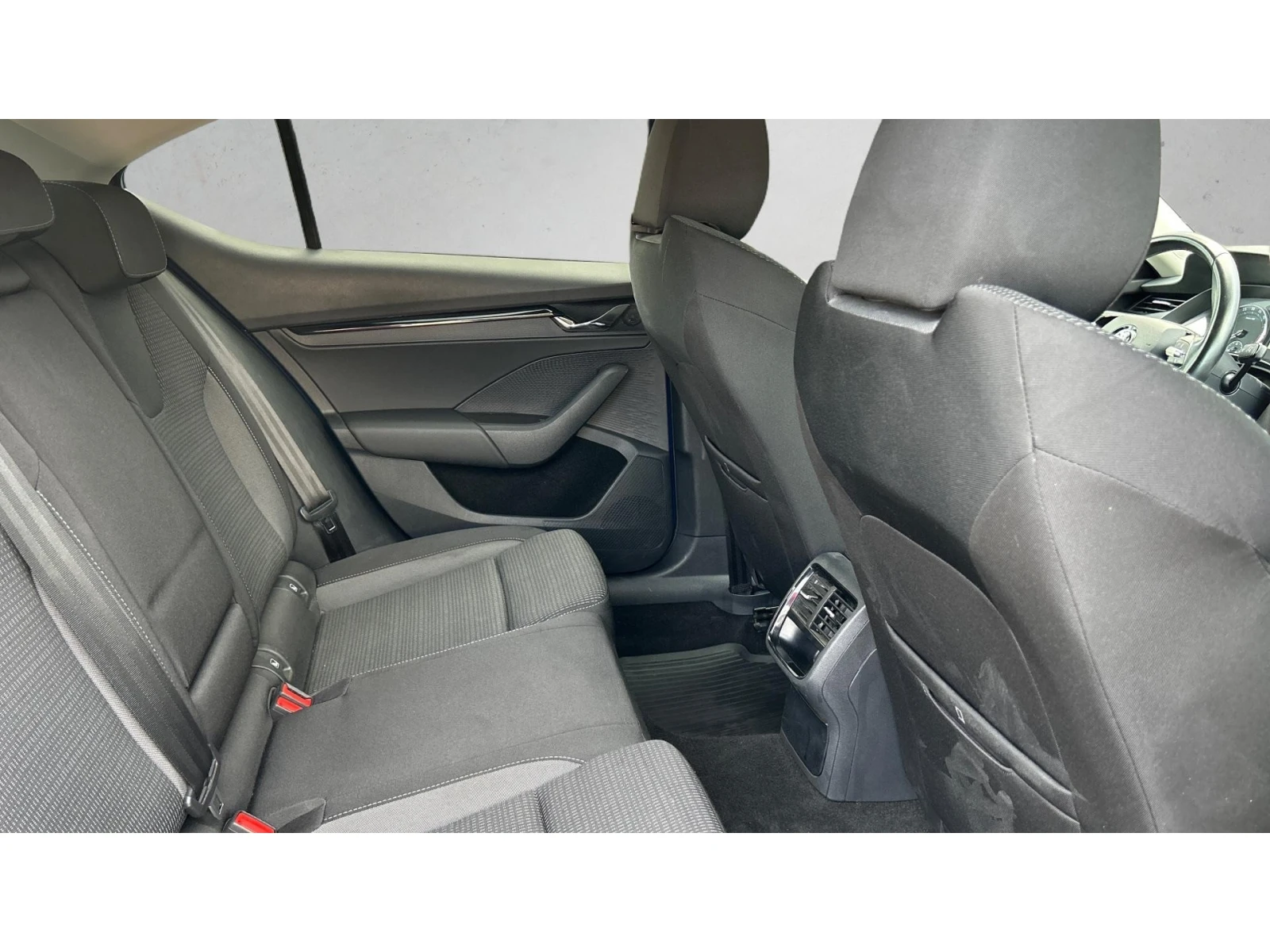Skoda Octavia 2.0 TDi, Месечна вноска от 200  , снимка 7 - Автомобили и джипове - 54788412