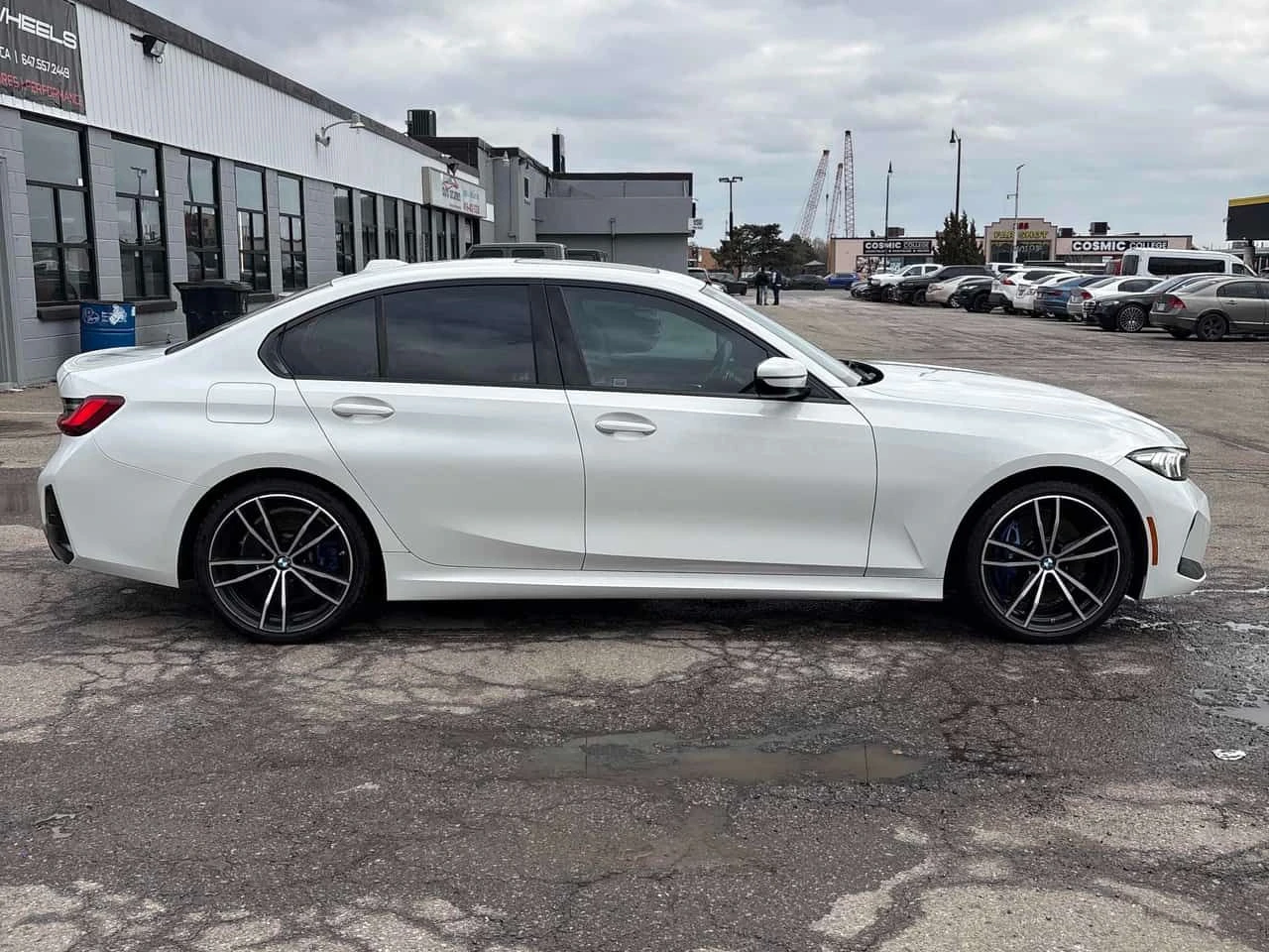 BMW 330 * 330i xDrive * CARFAX * ЦЕНА ДО БГ, снимка 4 - Автомобили и джипове - 54957536