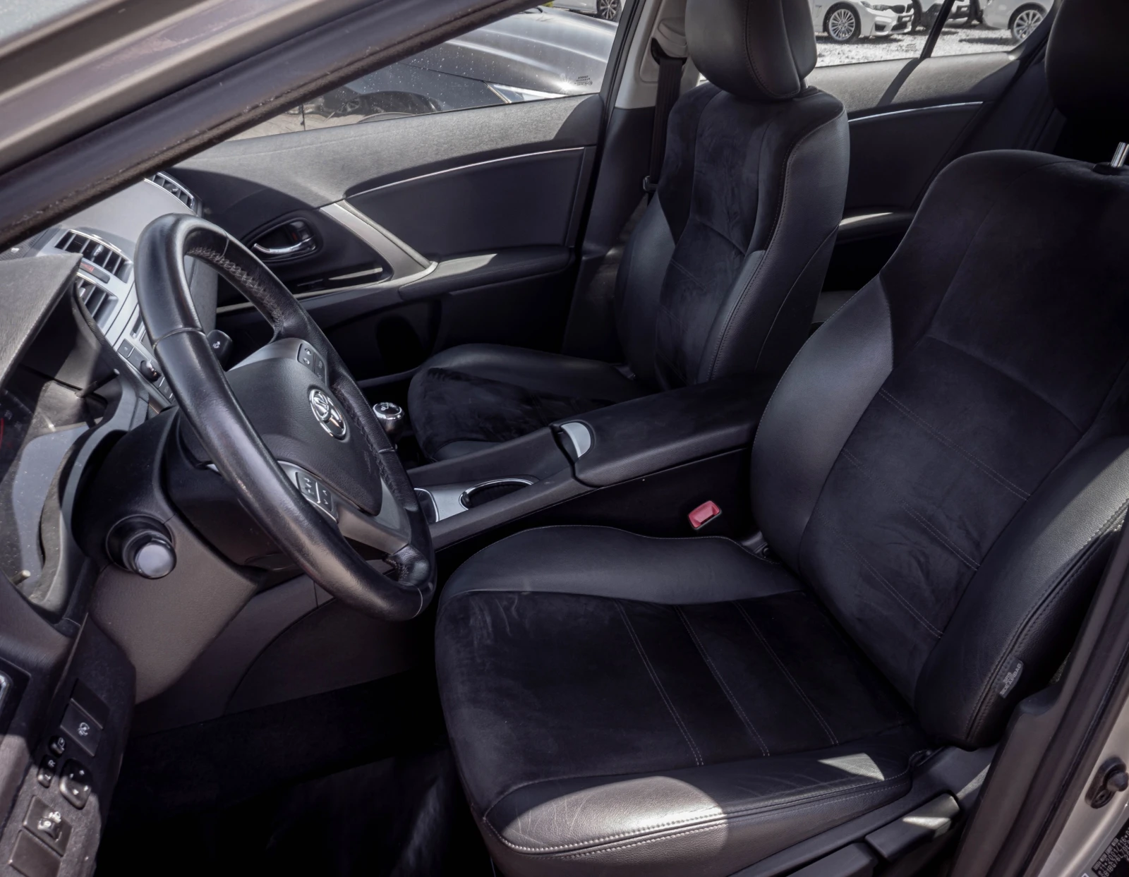 Toyota Avensis 1.8 бензин! ТОП! С ГАРАНЦИЯ! ALCANTARA, снимка 10 - Автомобили и джипове - 55086117