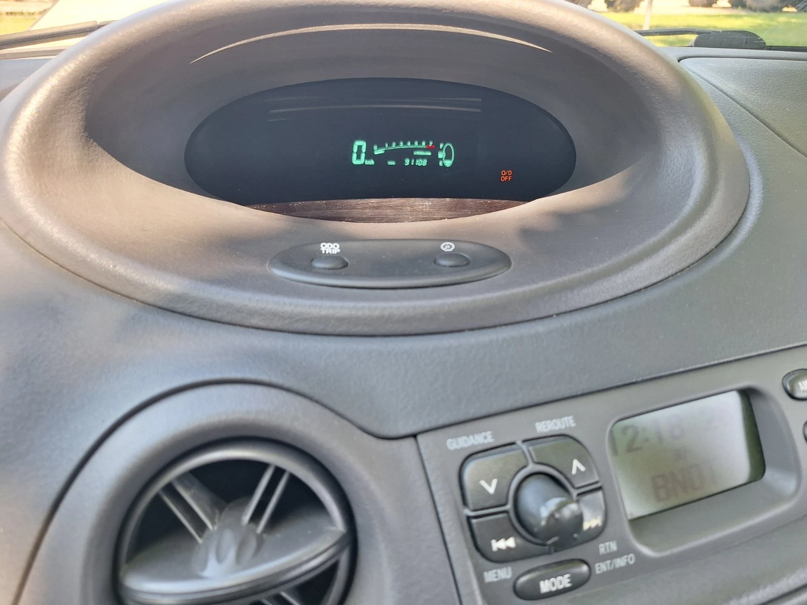 Toyota Yaris 1, 3 VVT-i АВТОМАТИК, снимка 15 - Автомобили и джипове - 55486655