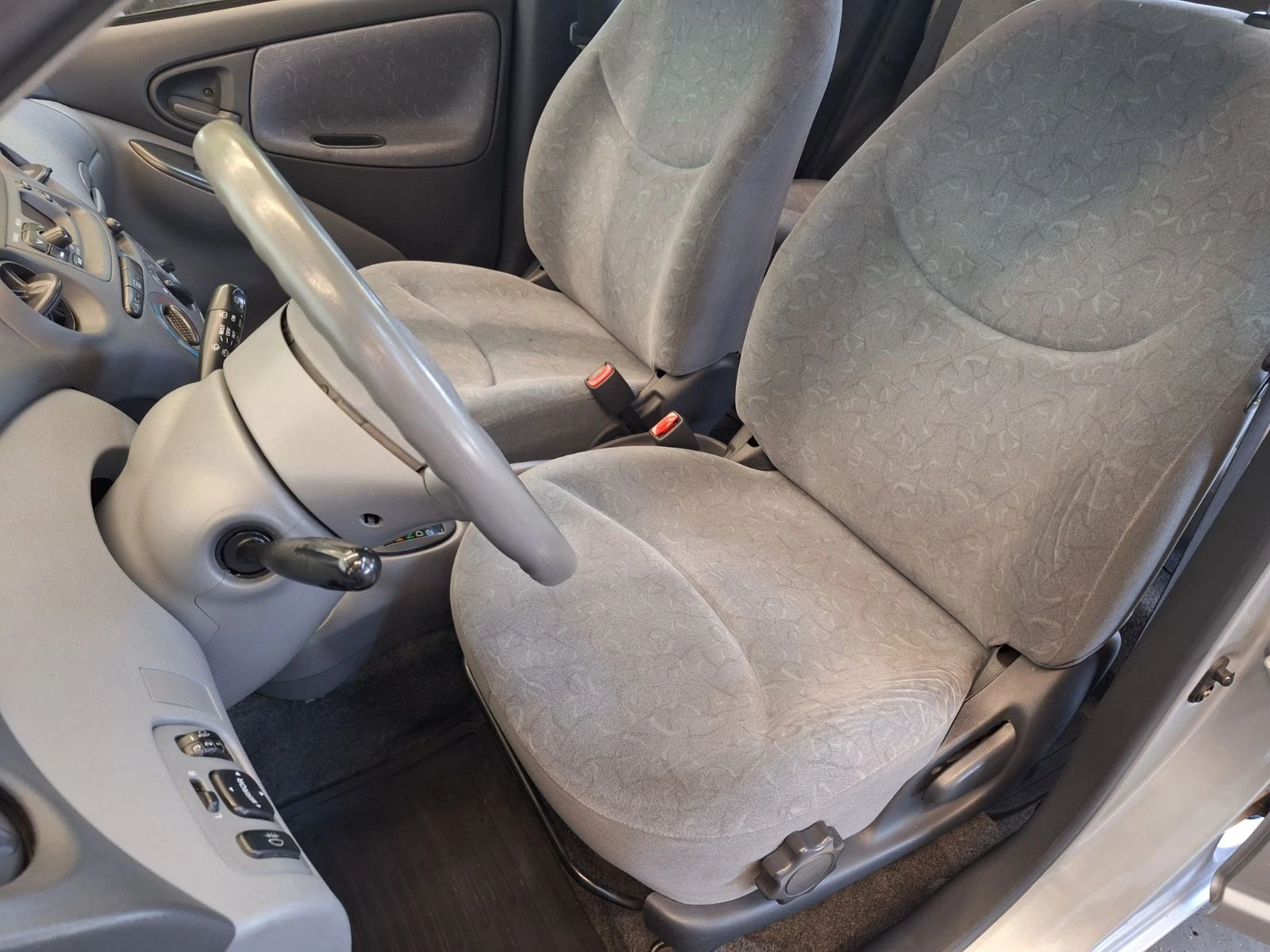 Toyota Yaris 1, 3 VVT-i АВТОМАТИК, снимка 8 - Автомобили и джипове - 55486655