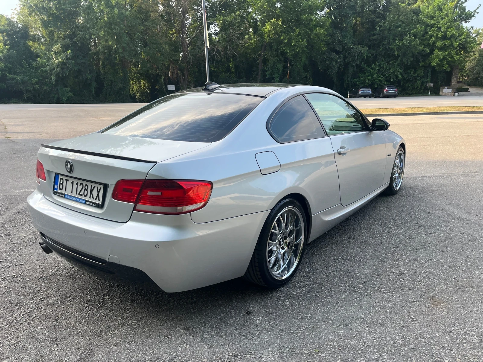 BMW 325 Обслужен* Регистриран* Навигация* Кожа* Ръчка* N52, снимка 5 - Автомобили и джипове - 55506462