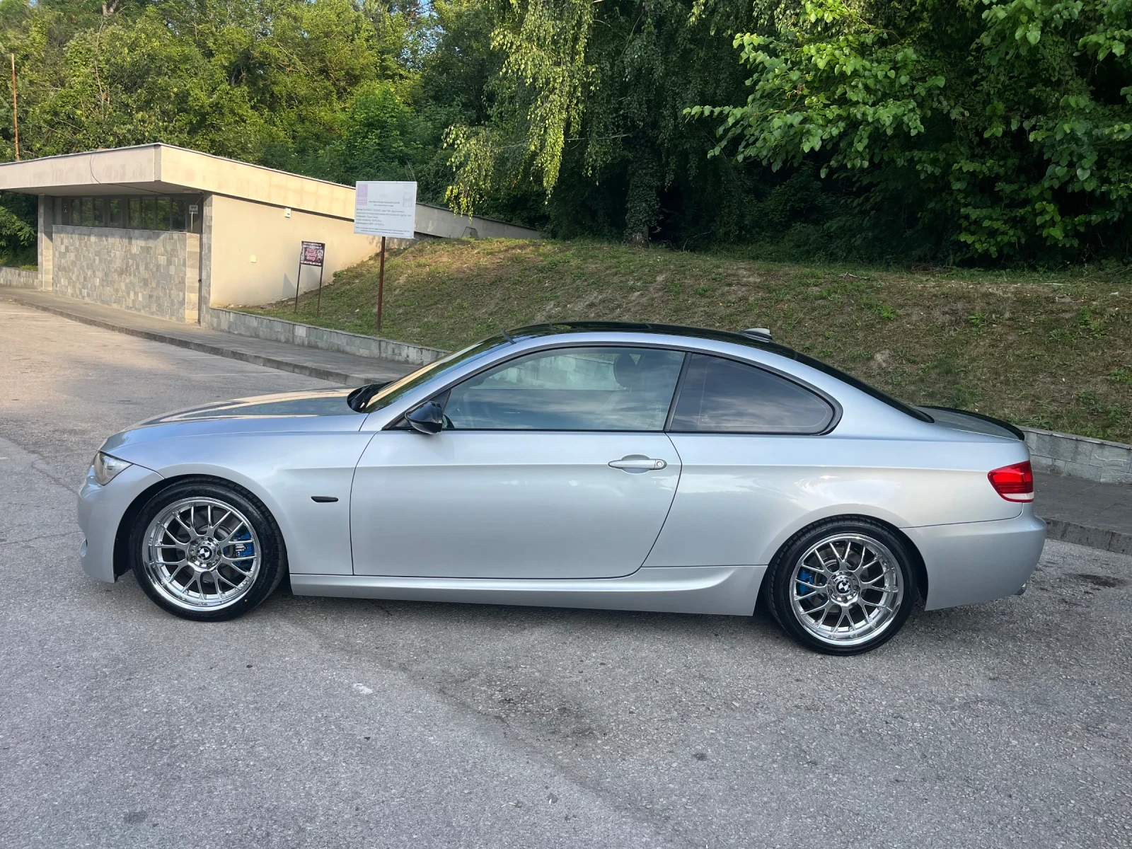 BMW 325 Обслужен* Регистриран* Навигация* Кожа* Ръчка* N52, снимка 2 - Автомобили и джипове - 55506462