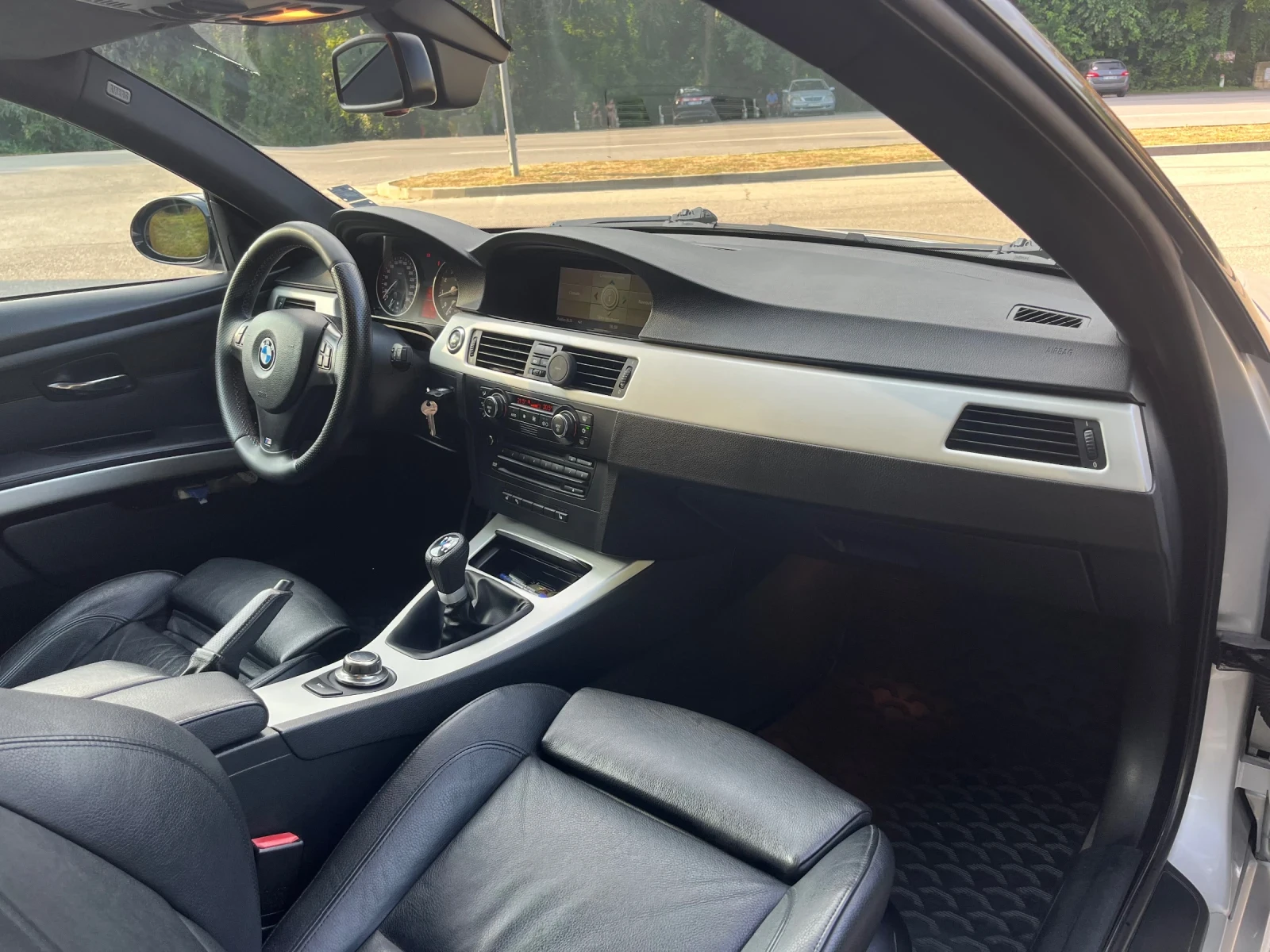 BMW 325 Обслужен* Регистриран* Навигация* Кожа* Ръчка* N52, снимка 14 - Автомобили и джипове - 55506462