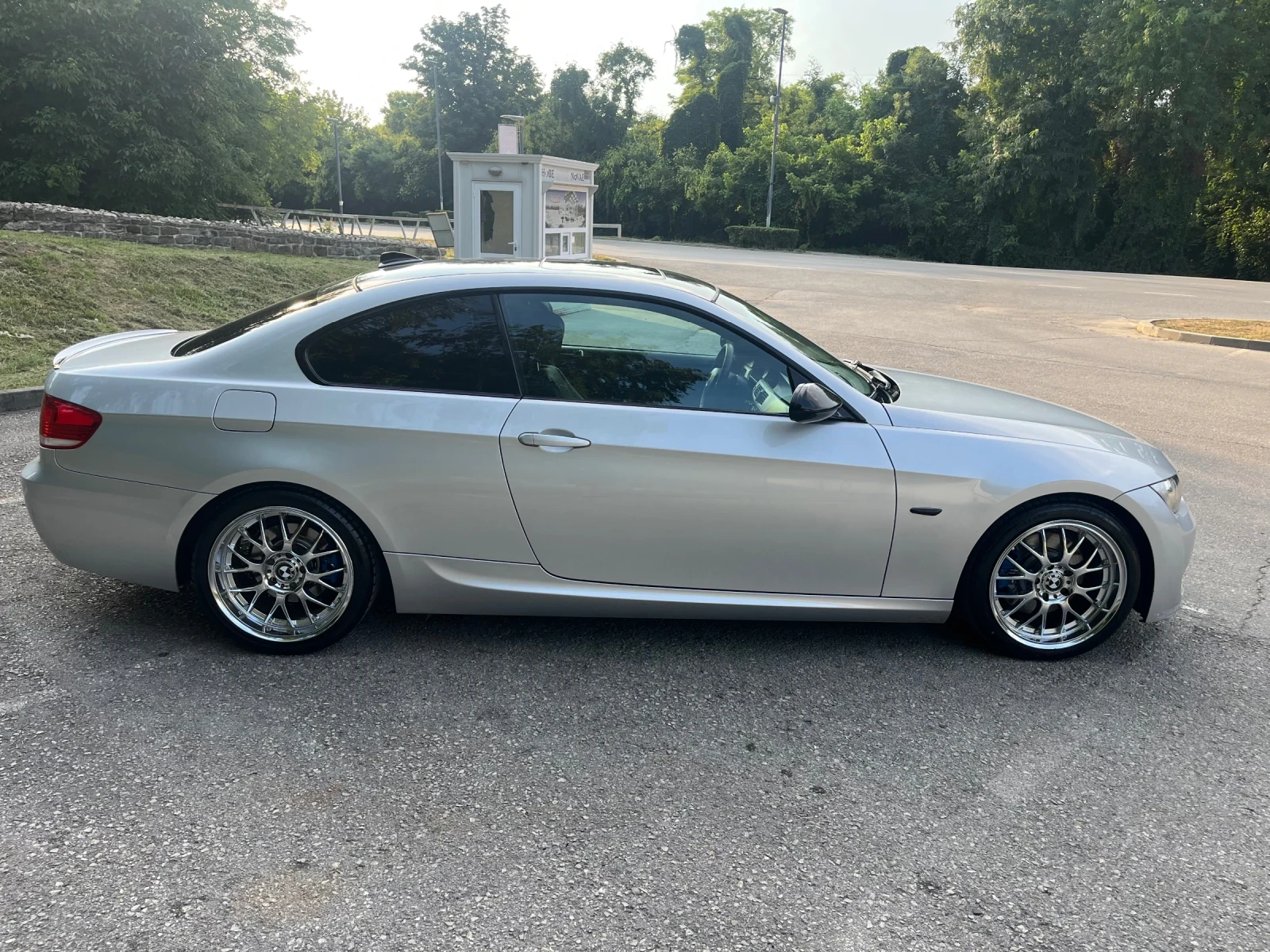 BMW 325 Обслужен* Регистриран* Навигация* Кожа* Ръчка* N52, снимка 6 - Автомобили и джипове - 55506462