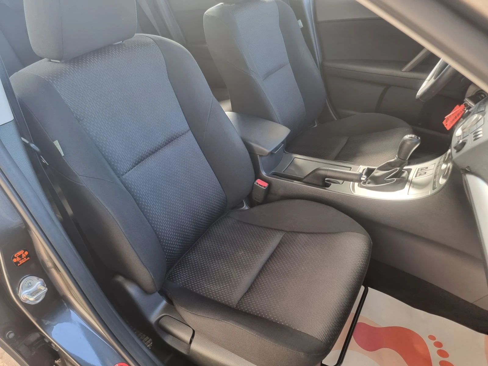 Mazda 3 1.6i / ПЕРФЕКТЕН, снимка 11 - Автомобили и джипове - 55885000