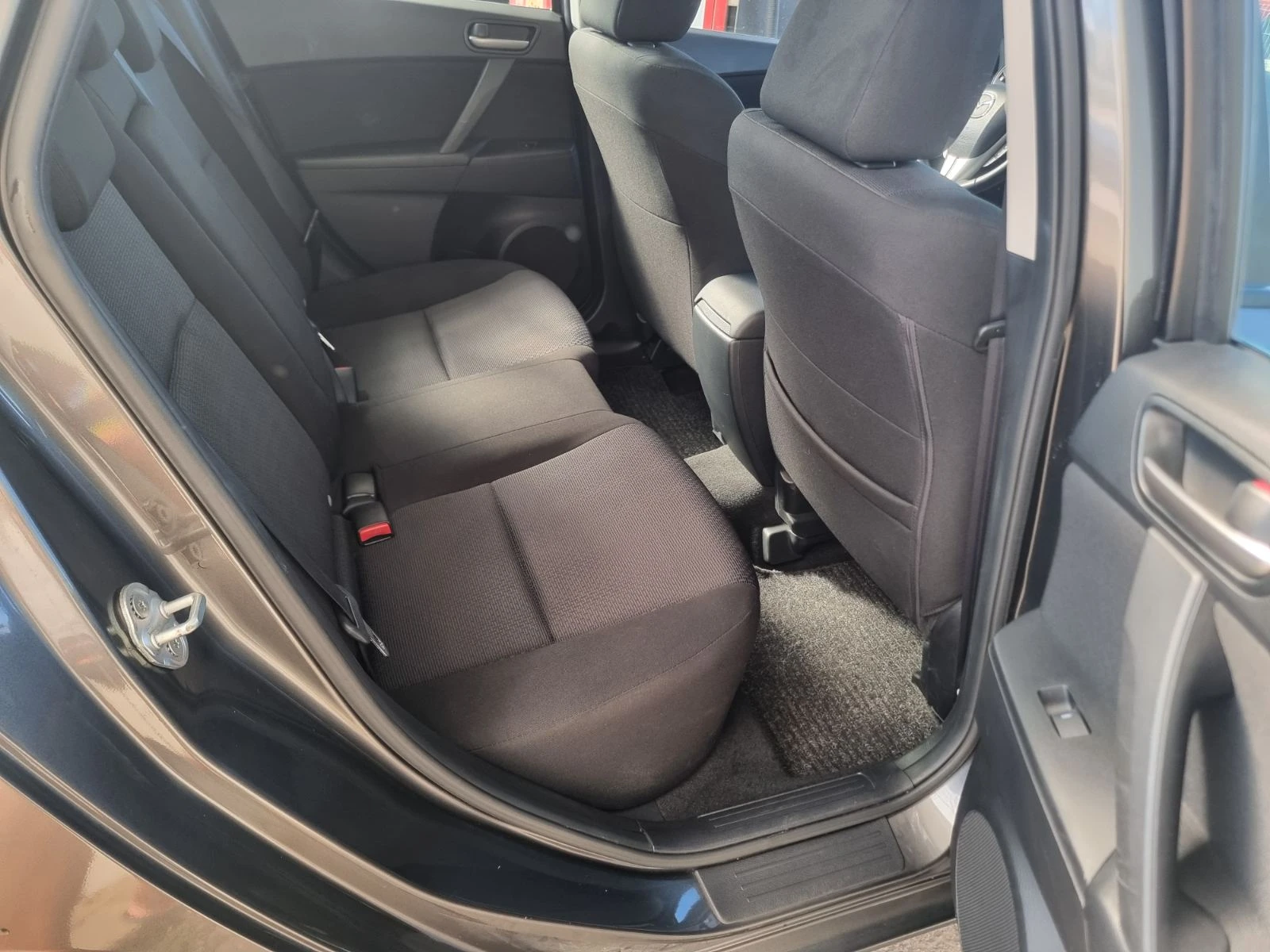Mazda 3 1.6i / ПЕРФЕКТЕН, снимка 12 - Автомобили и джипове - 55885000