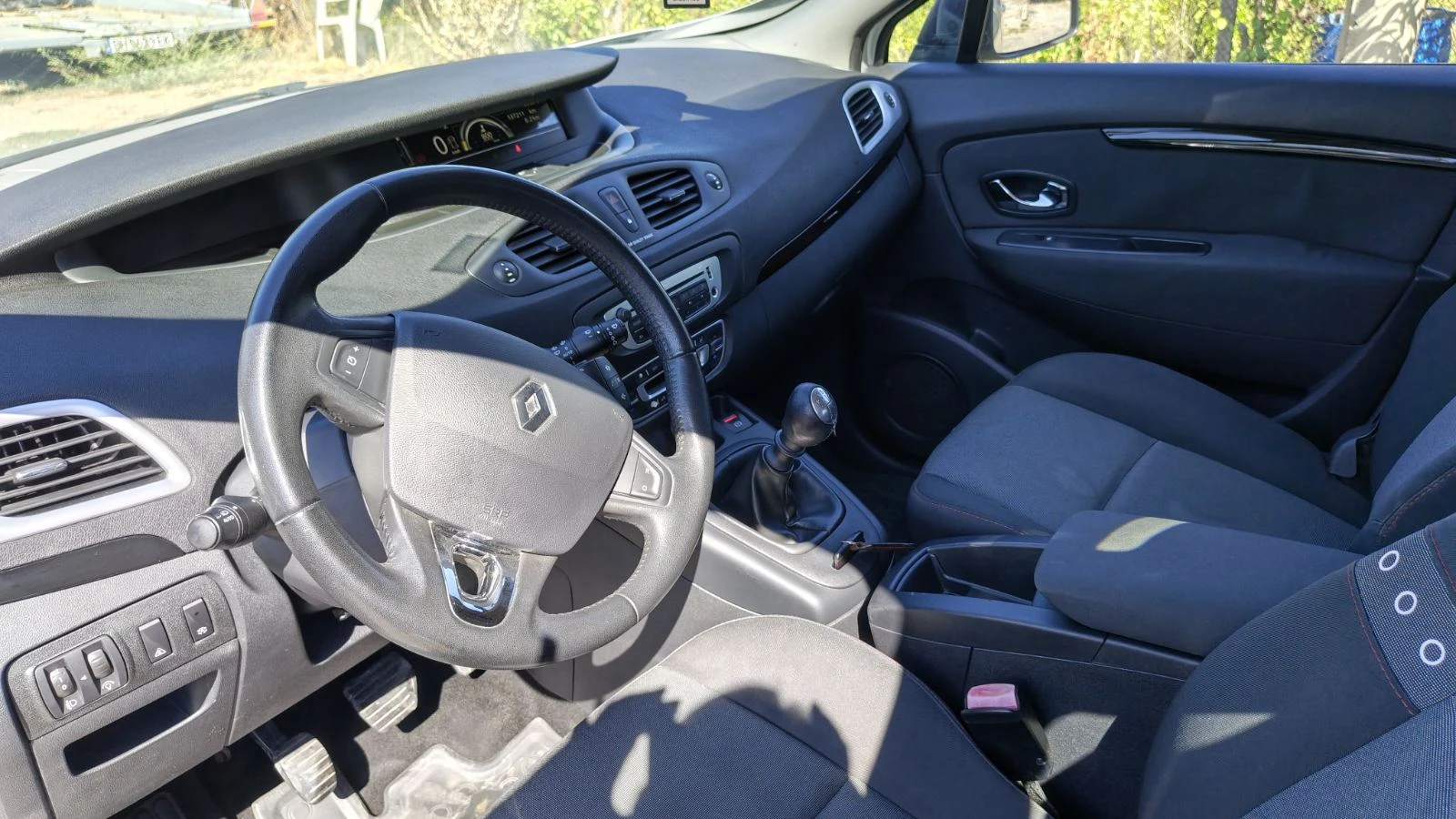 Renault Scenic 1, 2 TCe, снимка 13 - Автомобили и джипове - 56116446
