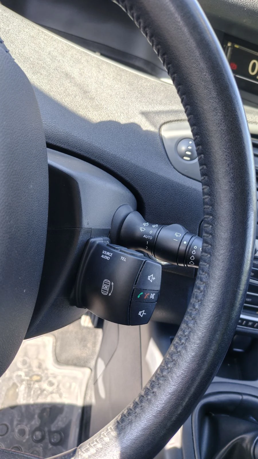 Renault Scenic 1, 2 TCe, снимка 15 - Автомобили и джипове - 56116446