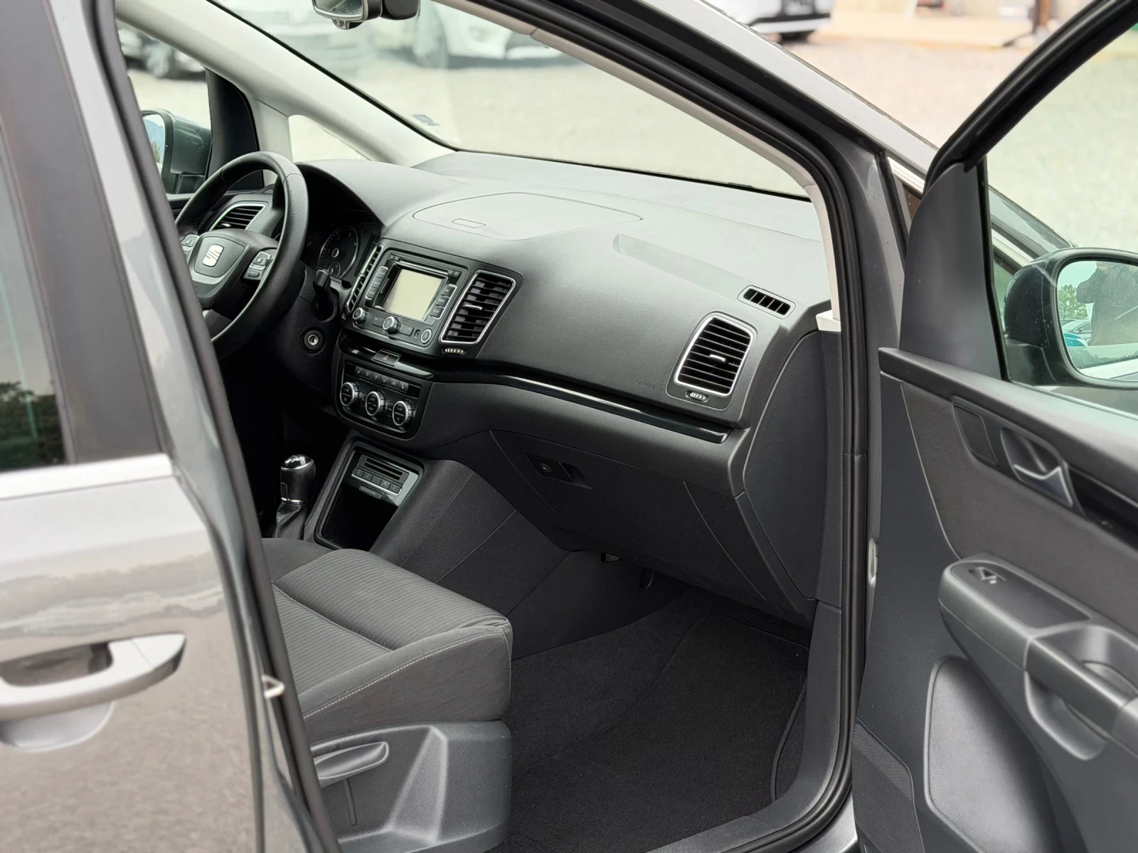 Seat Alhambra 2.0TDI * Нов внос* * Камера* , снимка 10 - Автомобили и джипове - 56261189