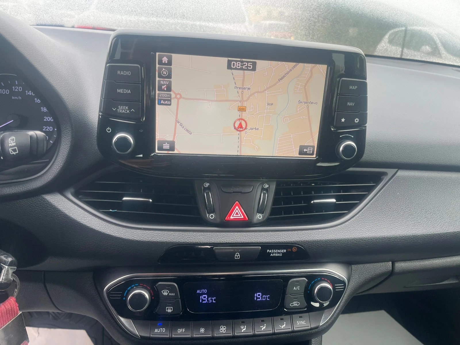Hyundai I30 1.6CRDI 110 kc, снимка 6 - Автомобили и джипове - 56272953