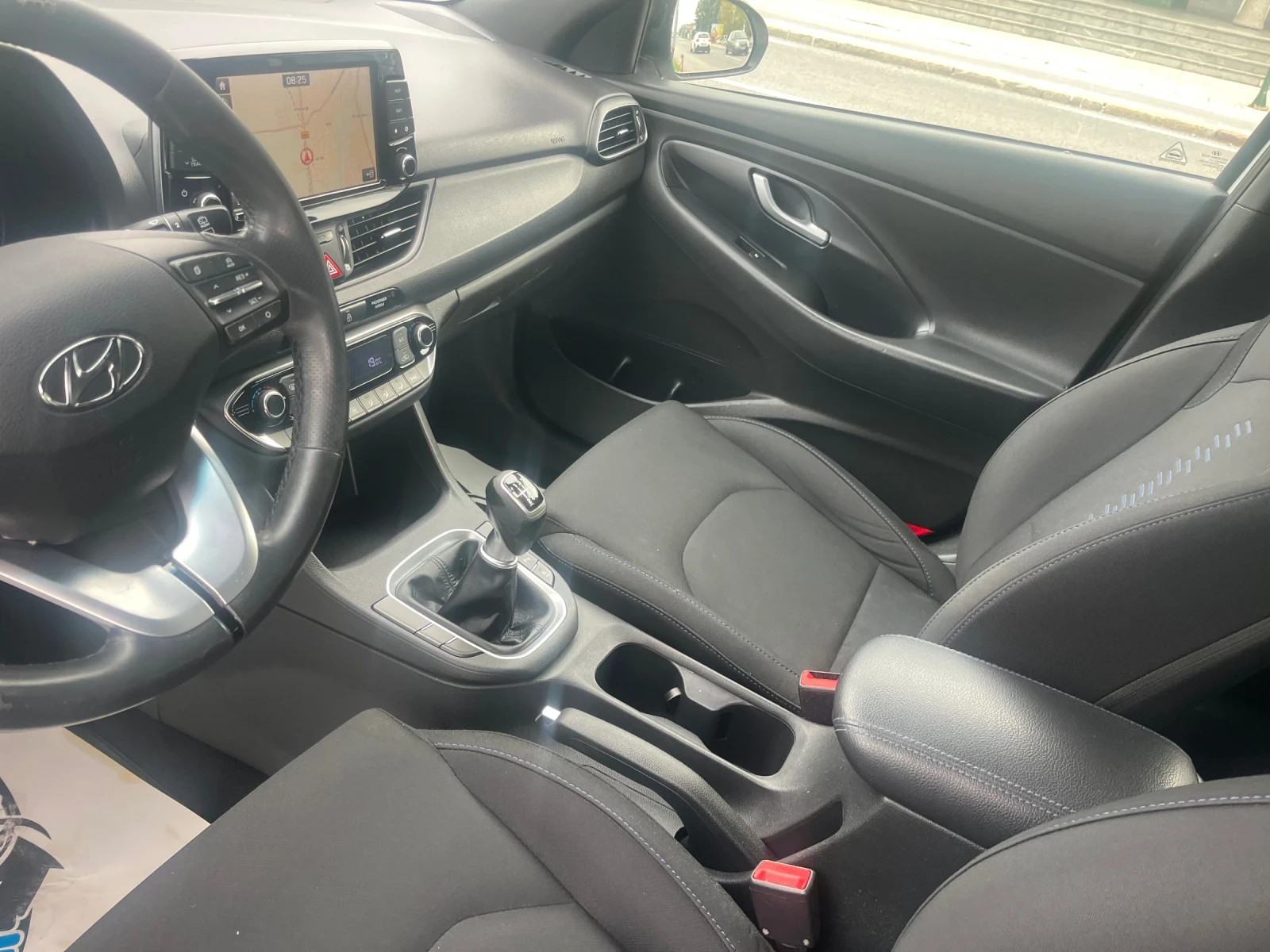 Hyundai I30 1.6CRDI 110 kc, снимка 12 - Автомобили и джипове - 56272953