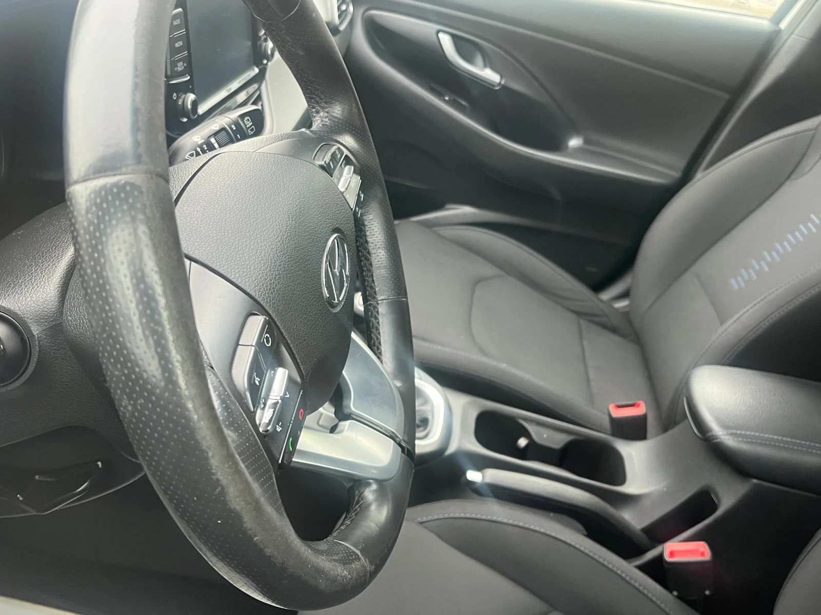 Hyundai I30 1.6CRDI 110 kc, снимка 13 - Автомобили и джипове - 56272953