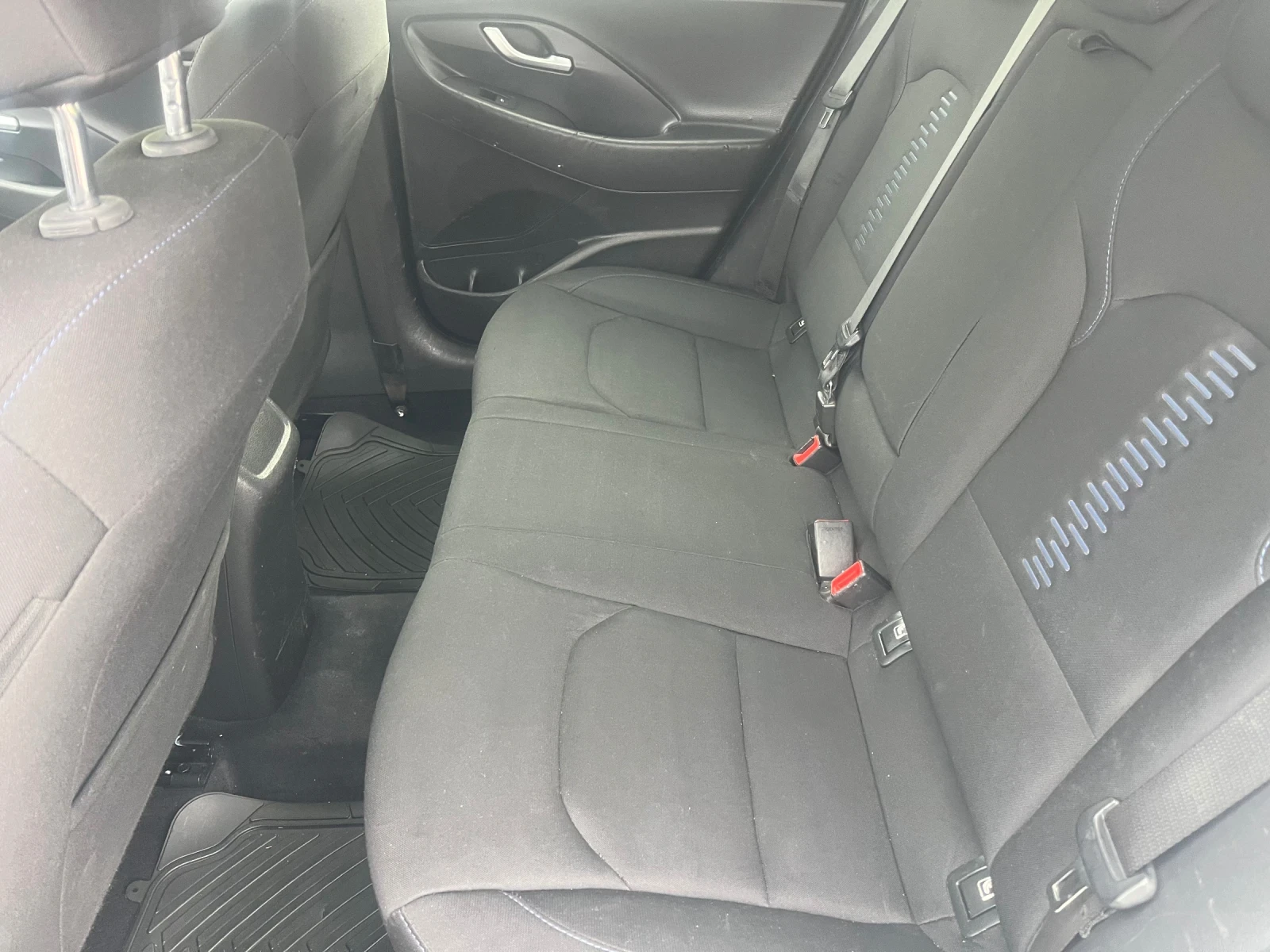 Hyundai I30 1.6CRDI 110 kc, снимка 11 - Автомобили и джипове - 56272953