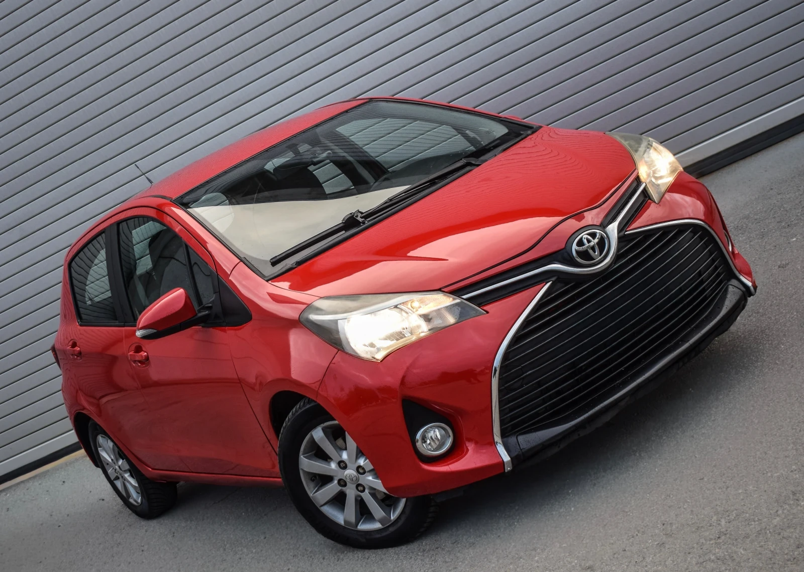 Toyota Yaris 1.3VVT-i/Камера* NAVI/Full* MAX/Нови ГУМИ/ОБСЛУЖЕН