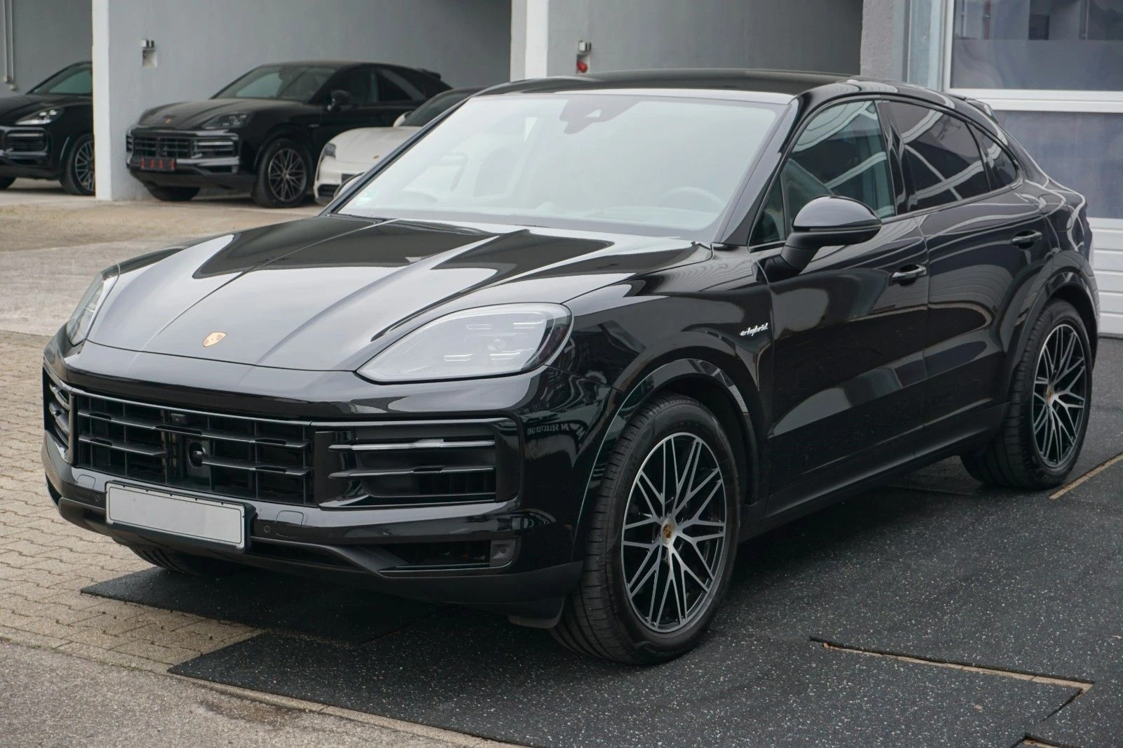 Porsche Cayenne E HYBRID* FACELIFT* SPORT CHRONO* MATRIX LIGHTS*  - изображение 2