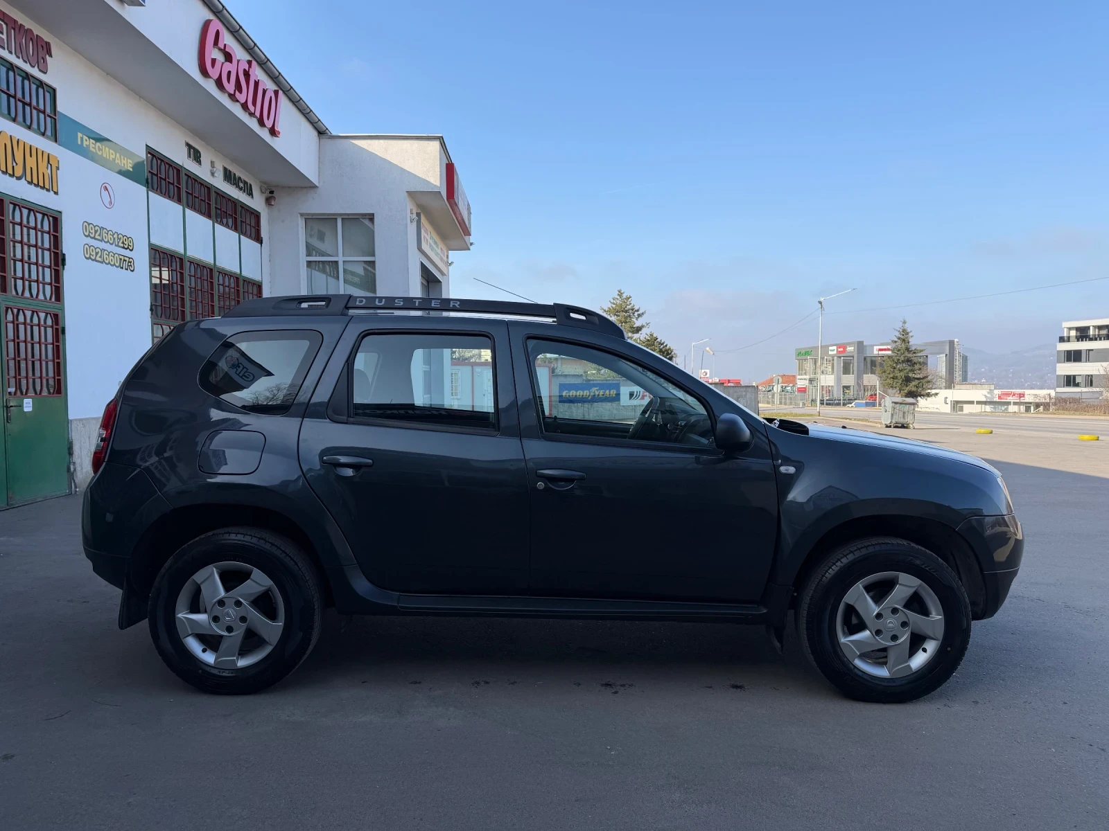 Dacia Duster Facelift* 1.6i* 105кс* 58хил.км* Топ Състояние!, снимка 4 - Автомобили и джипове - 53838053