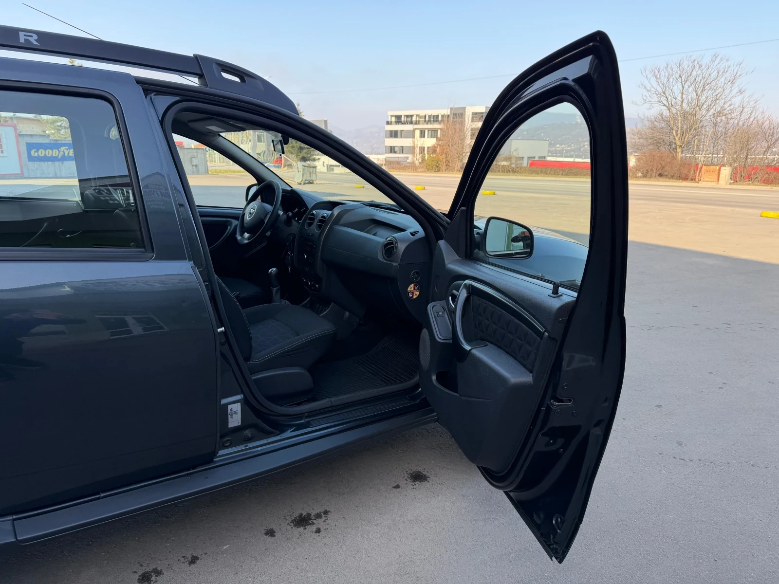 Dacia Duster Facelift* 1.6i* 105кс* 58хил.км* Топ Състояние!, снимка 15 - Автомобили и джипове - 53838053