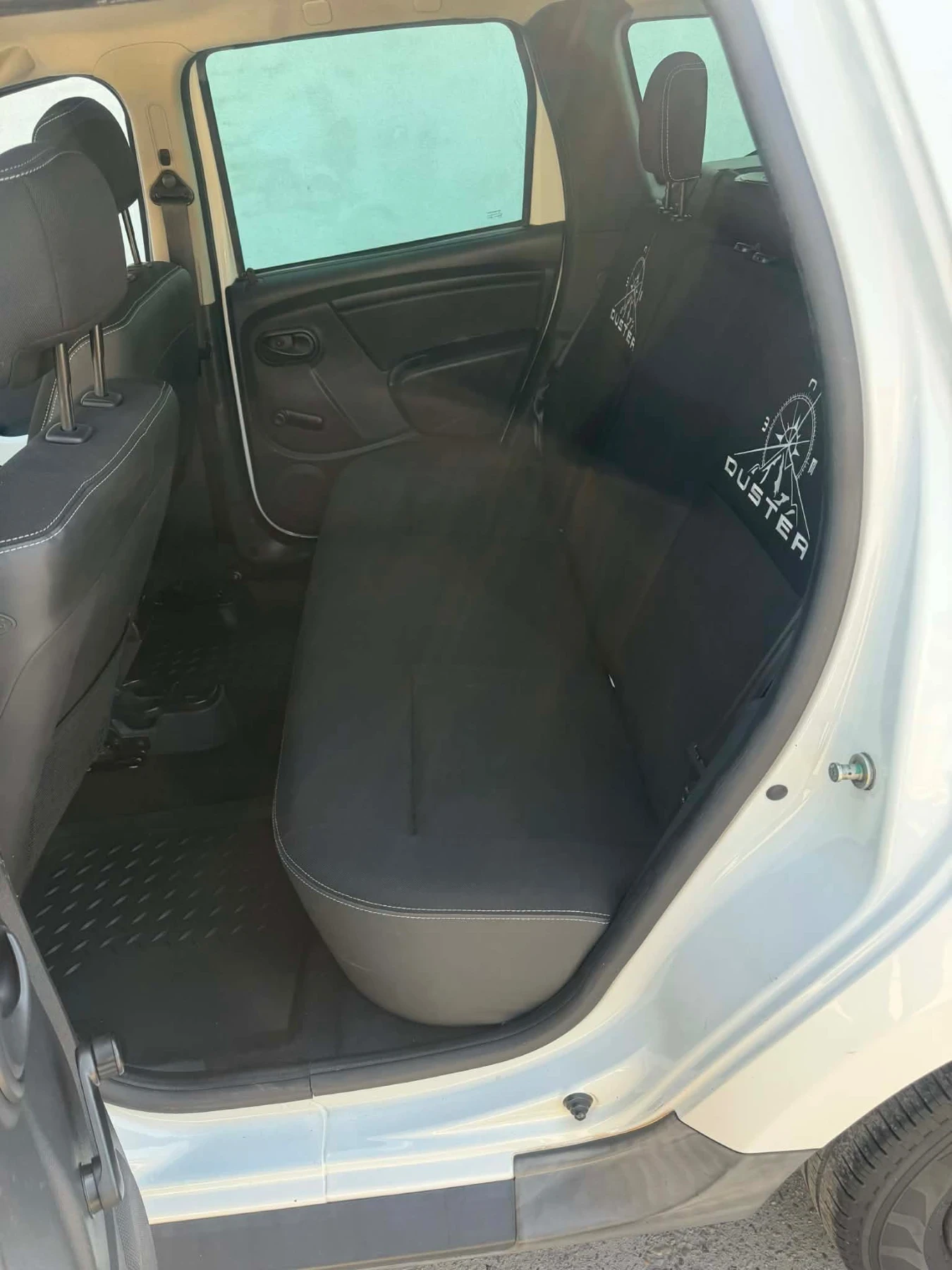 Dacia Duster, снимка 12 - Автомобили и джипове - 54059979