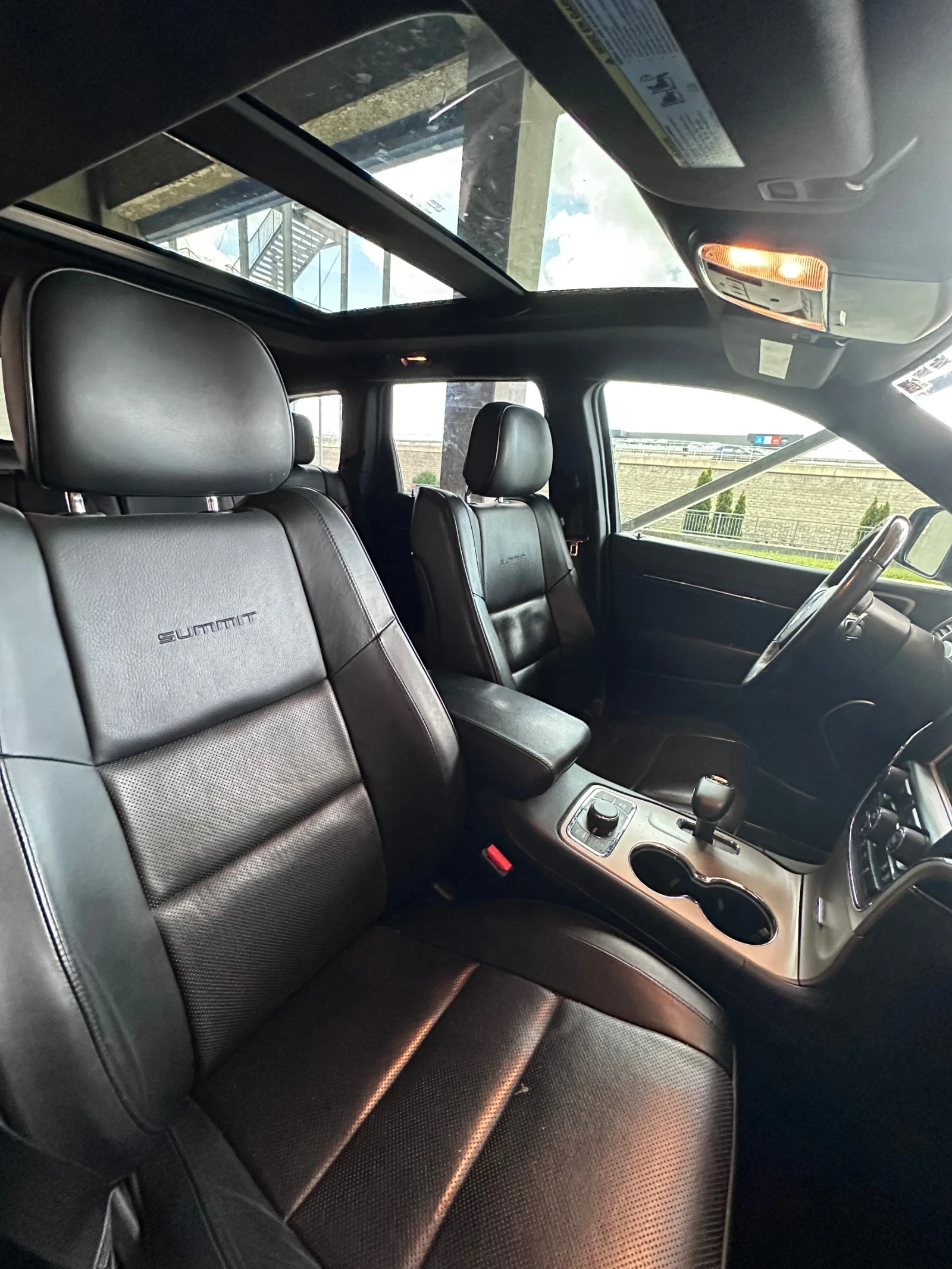 Jeep Grand cherokee 5, 7 HEMI SUMMIT, снимка 5 - Автомобили и джипове - 54669854