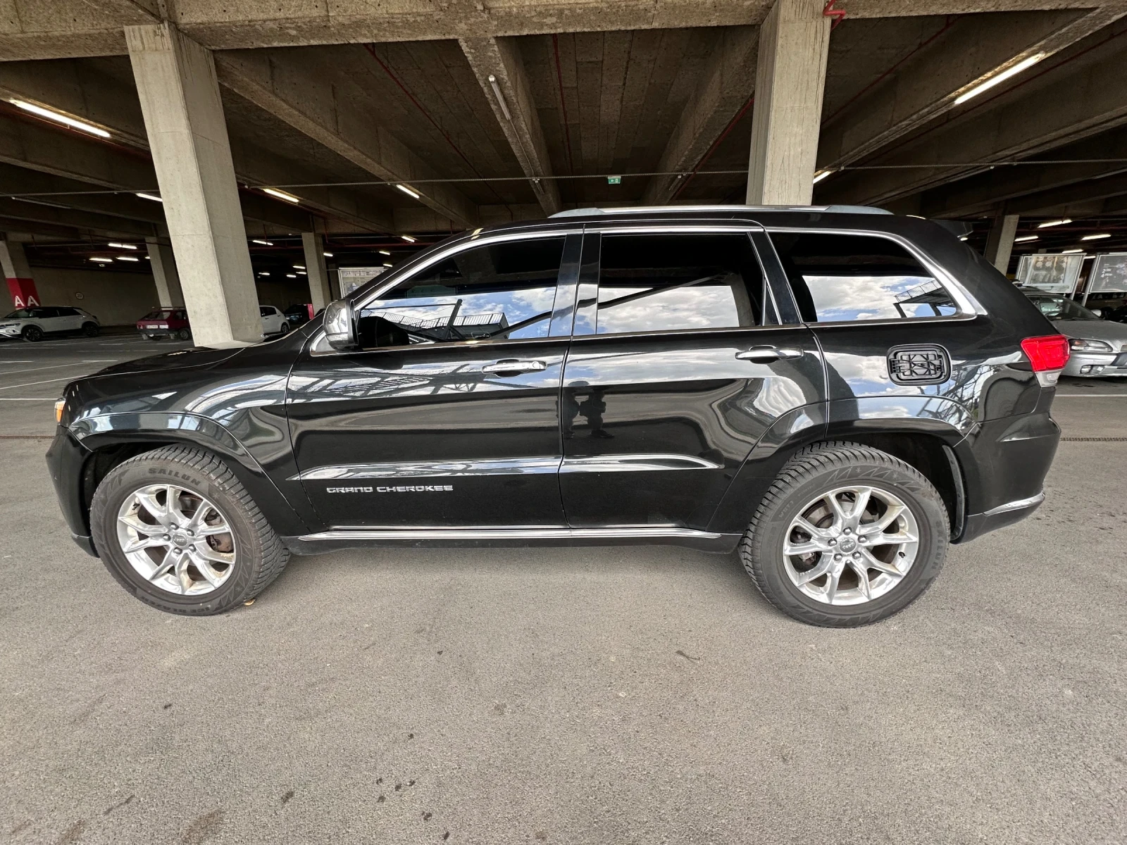 Jeep Grand cherokee 5, 7 HEMI SUMMIT, снимка 2 - Автомобили и джипове - 54669854