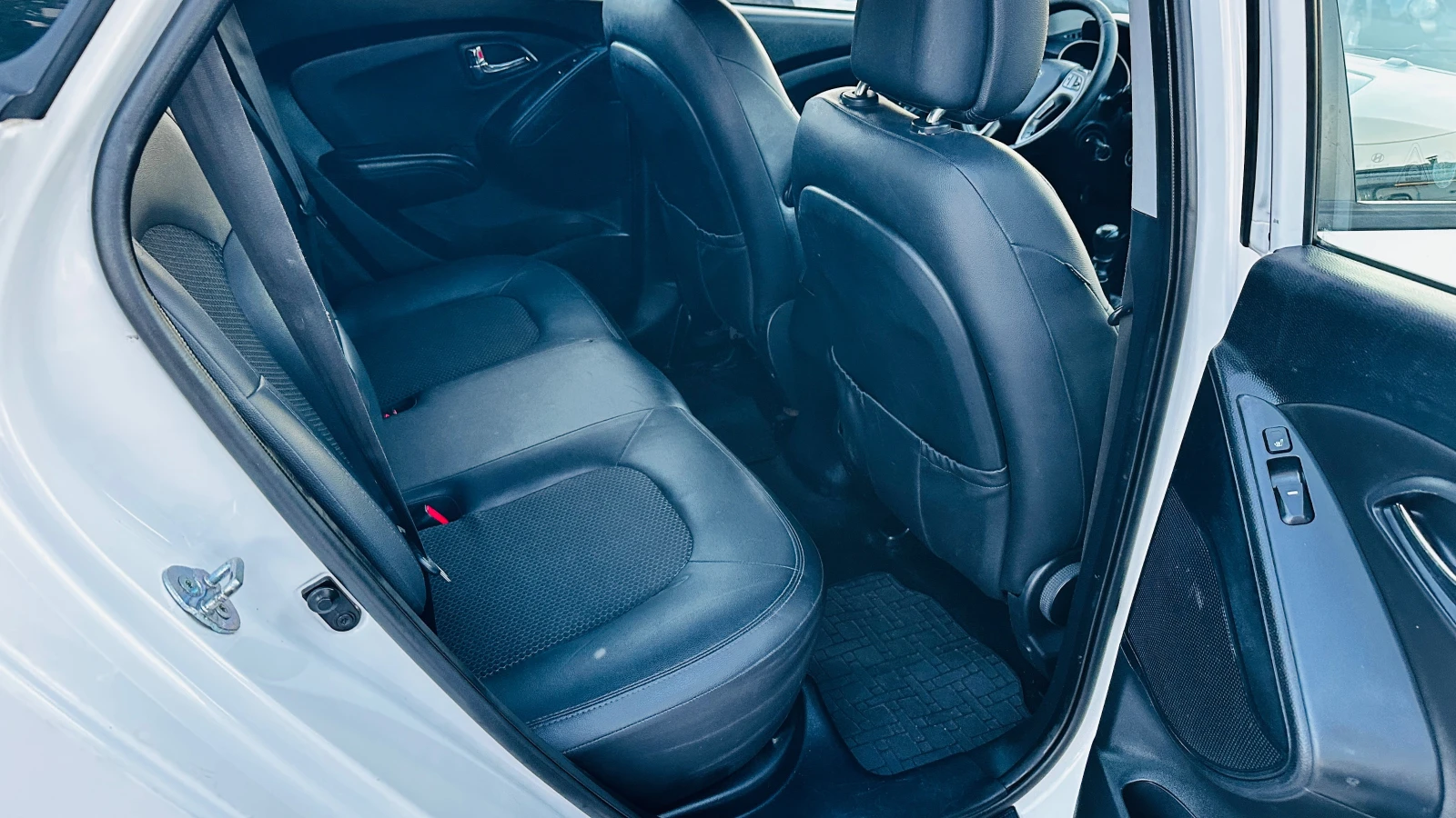 Hyundai IX35 1.7crdi-нави-подгрев-автопилот, снимка 9 - Автомобили и джипове - 54720124