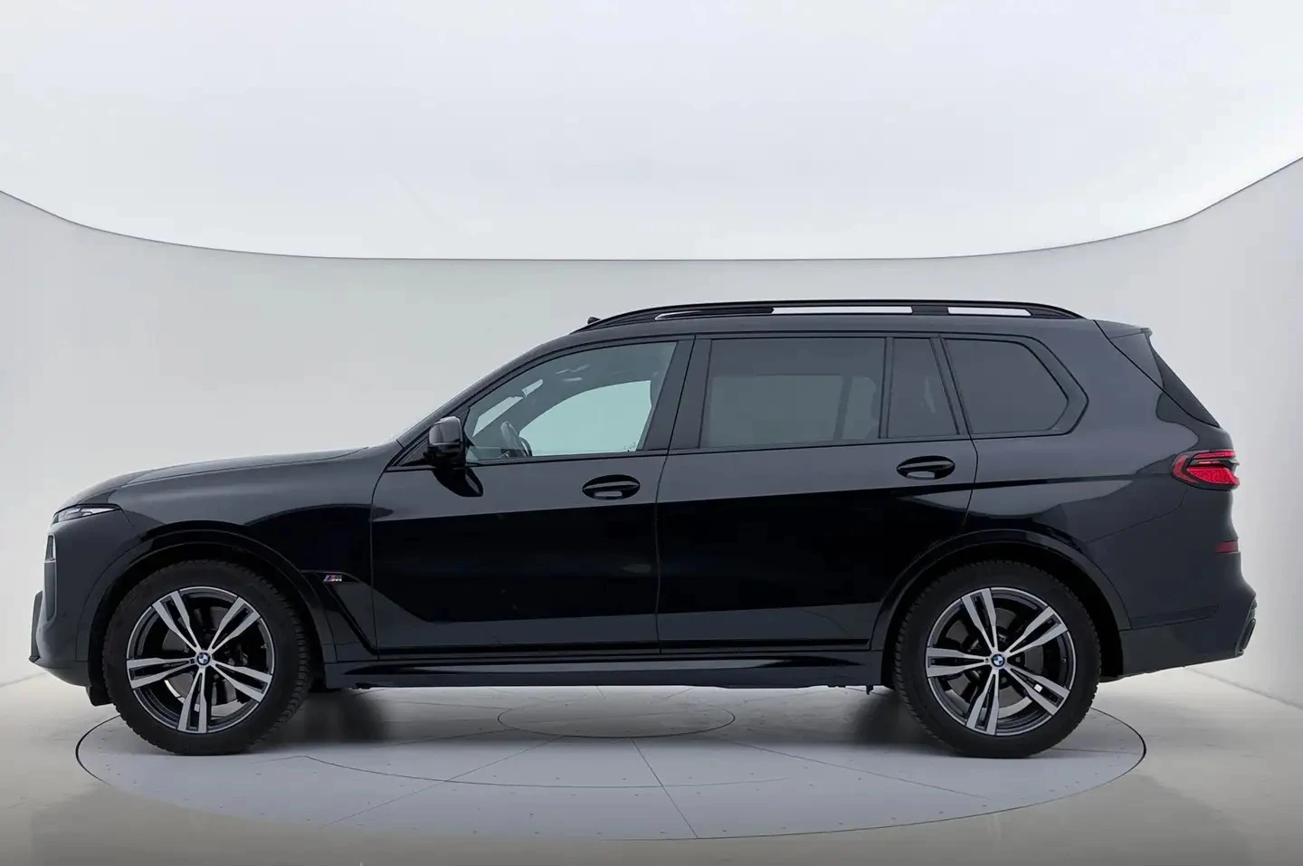 BMW X7 M60i Mild Hybrid xDrive, снимка 4 - Автомобили и джипове - 54985150
