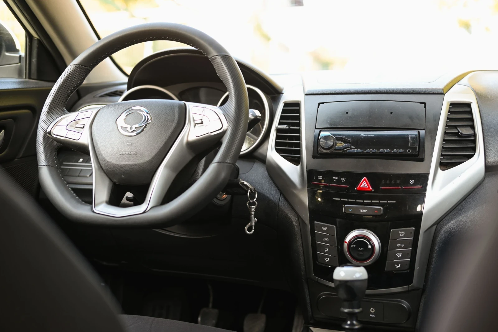 SsangYong Tivoli, снимка 11 - Автомобили и джипове - 55674325