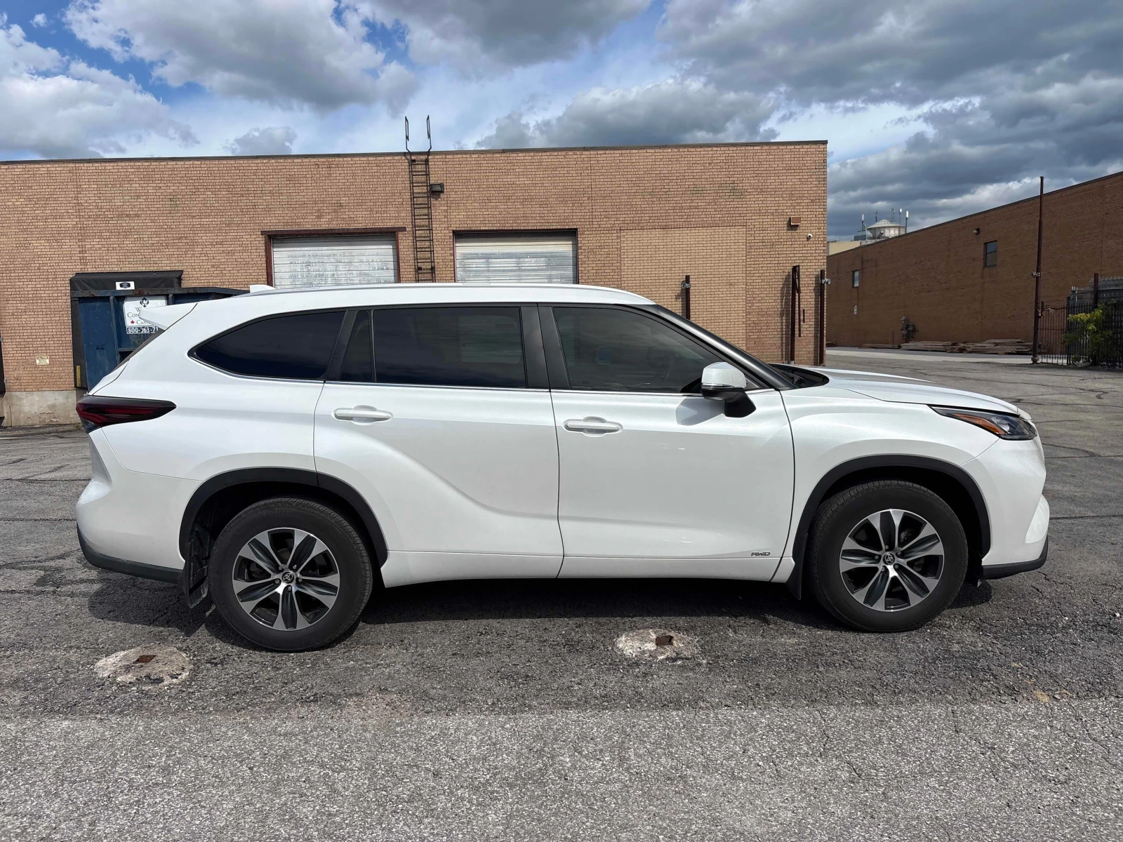 Toyota Highlander Hybrid XLE | CARFAX | БЕЗ ИНЦИДЕНТИ, снимка 4 - Автомобили и джипове - 55982805