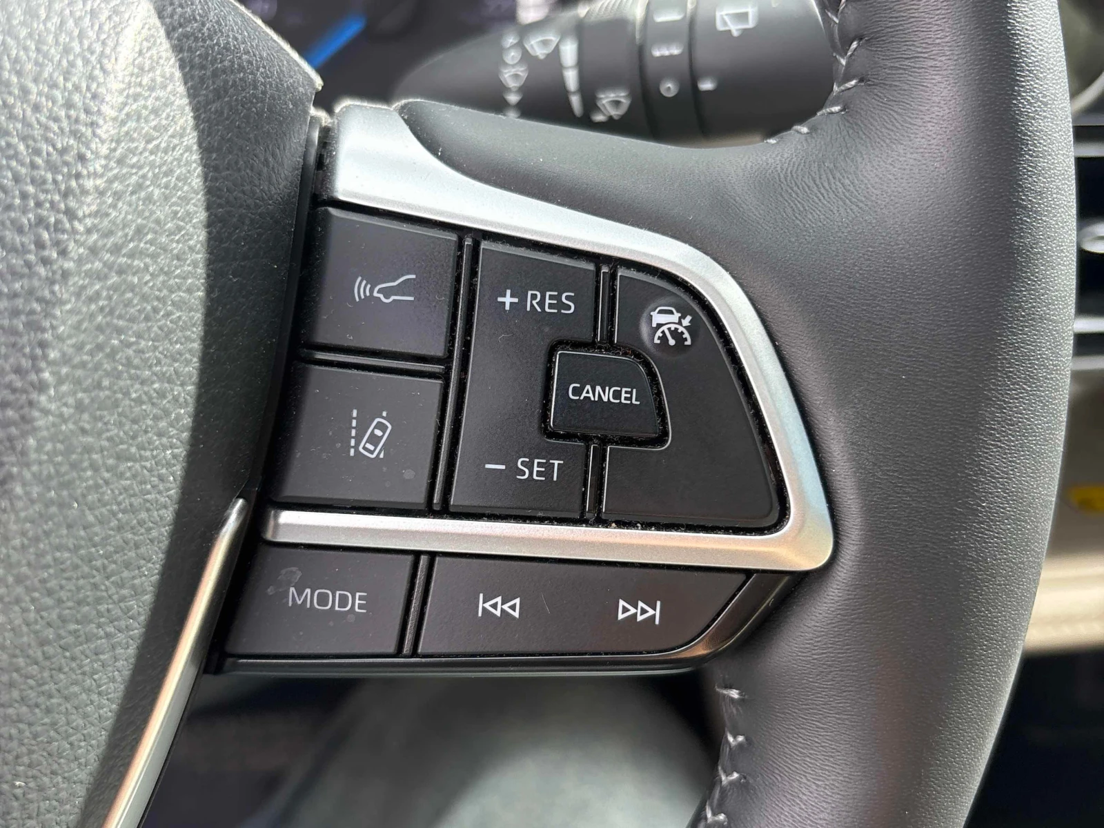 Toyota Highlander Hybrid XLE | CARFAX | БЕЗ ИНЦИДЕНТИ, снимка 15 - Автомобили и джипове - 55982805