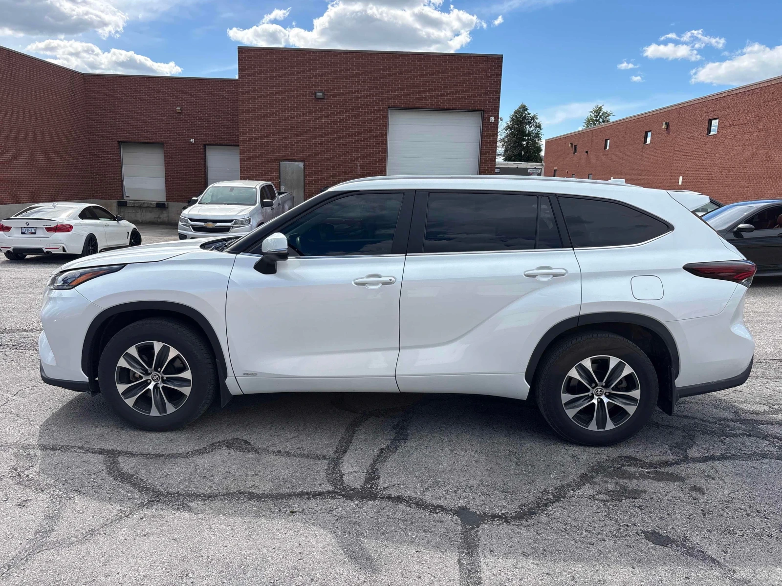Toyota Highlander Hybrid XLE | CARFAX | БЕЗ ИНЦИДЕНТИ, снимка 3 - Автомобили и джипове - 55982805