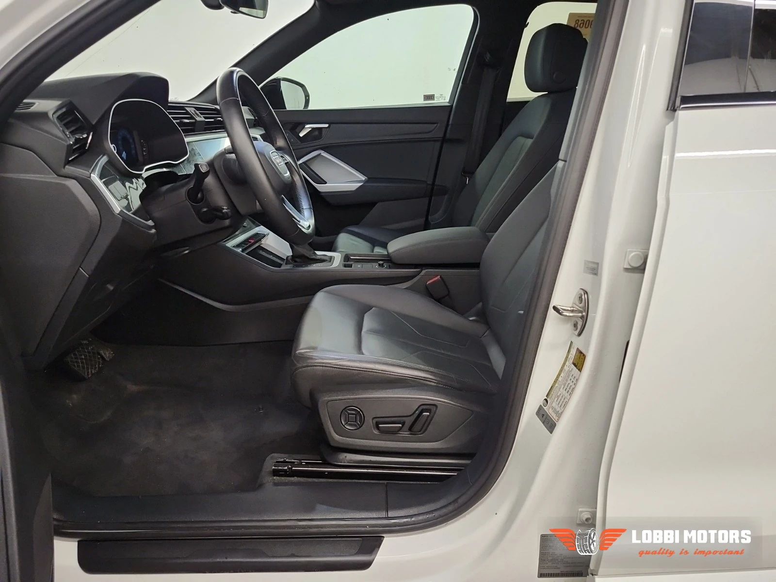 Audi Q3, снимка 5 - Автомобили и джипове - 56069603