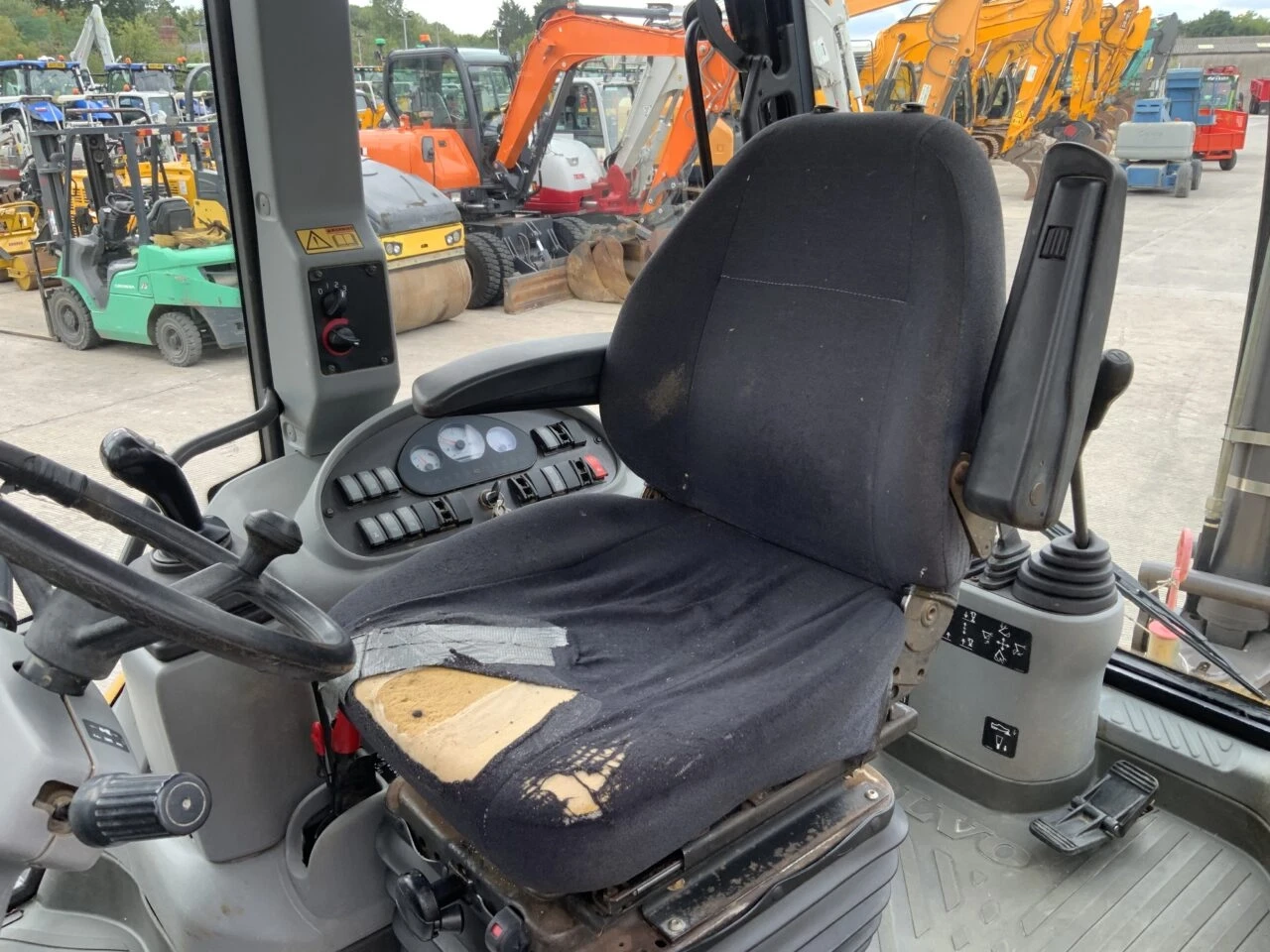 Багер Volvo BL71 - изображение 3