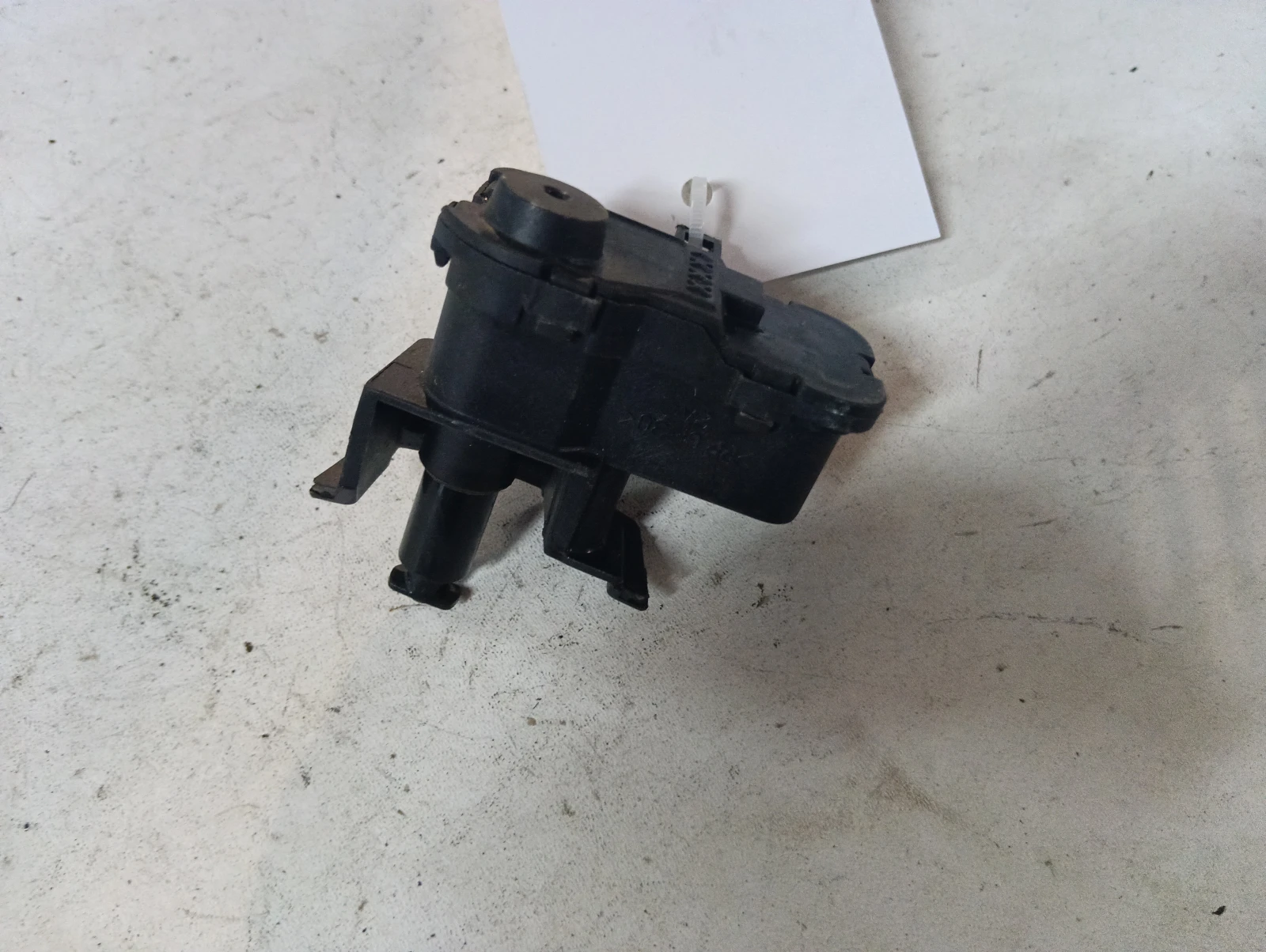 заключващ механизъм резервоар 7P0810773D Seat Leon