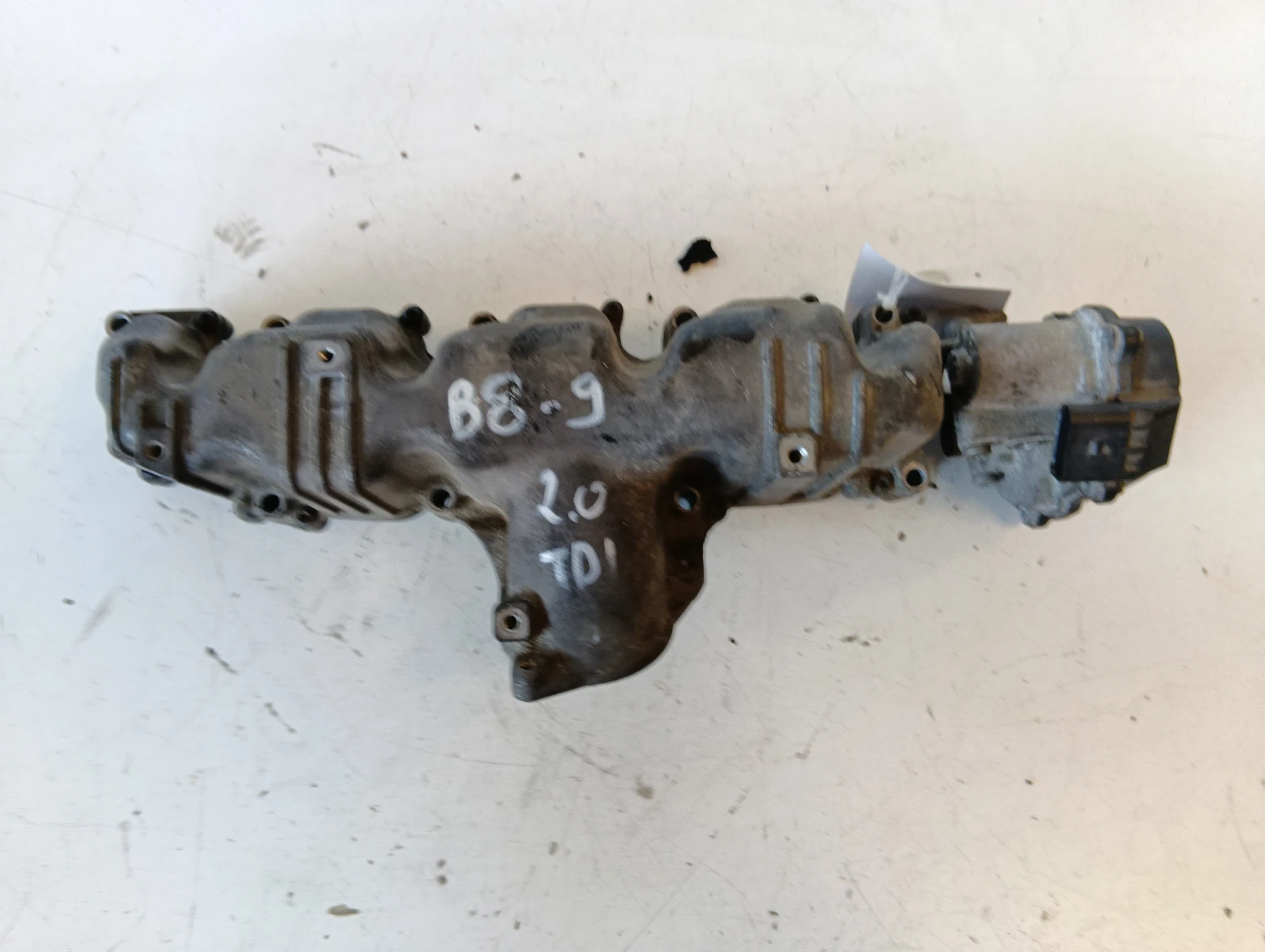 всмукателен колектор 2.0 TDI 03l129711E 03L129086 Audi A4