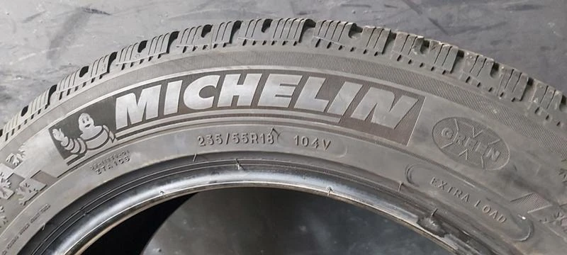 Гуми Зимни 235/55R18, снимка 6 - Гуми и джанти - 35123280