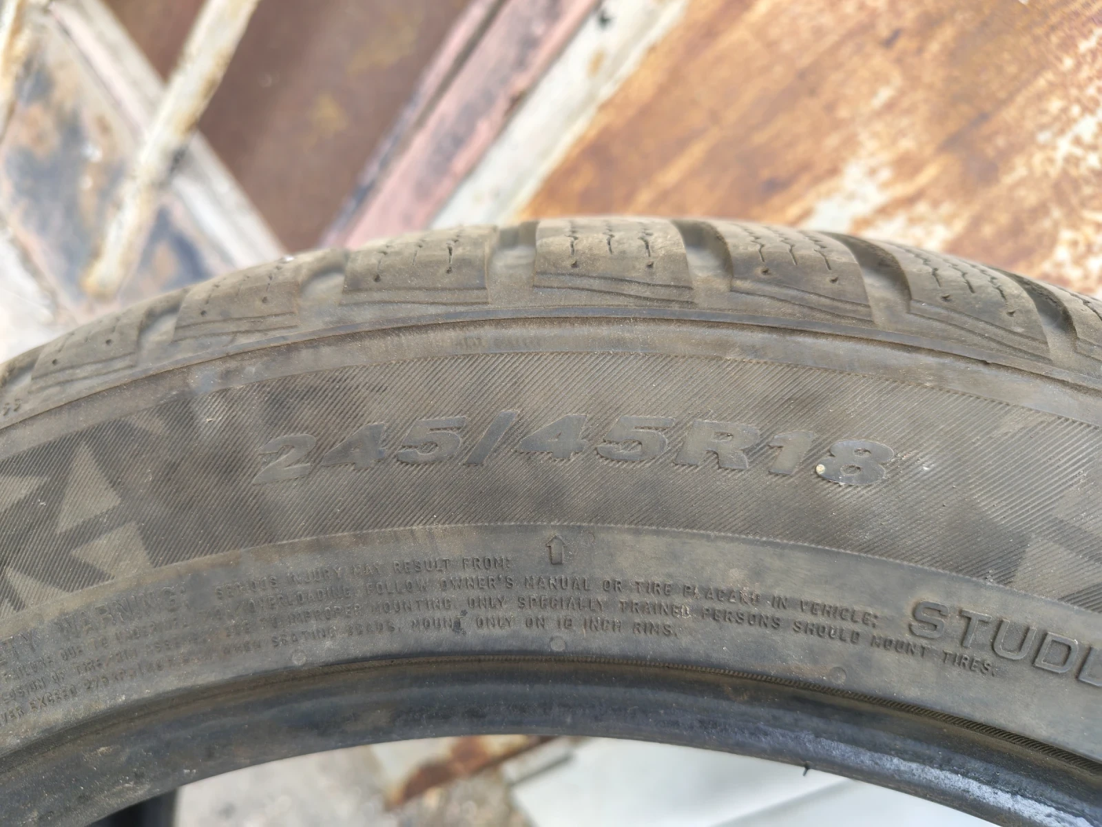 Гуми Зимни 245/45R18, снимка 2 - Гуми и джанти - 56243299