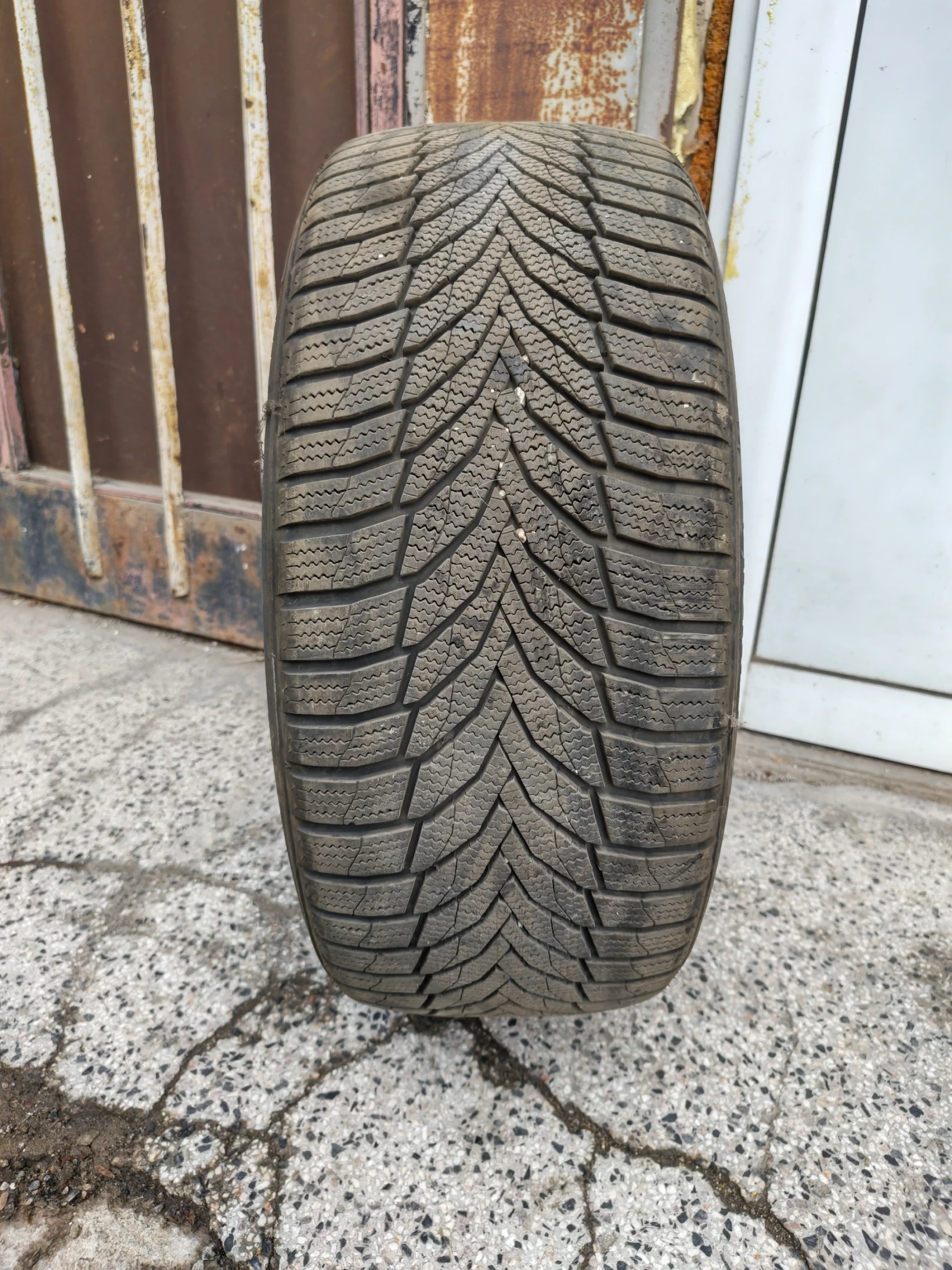 Гуми Зимни 245/45R18