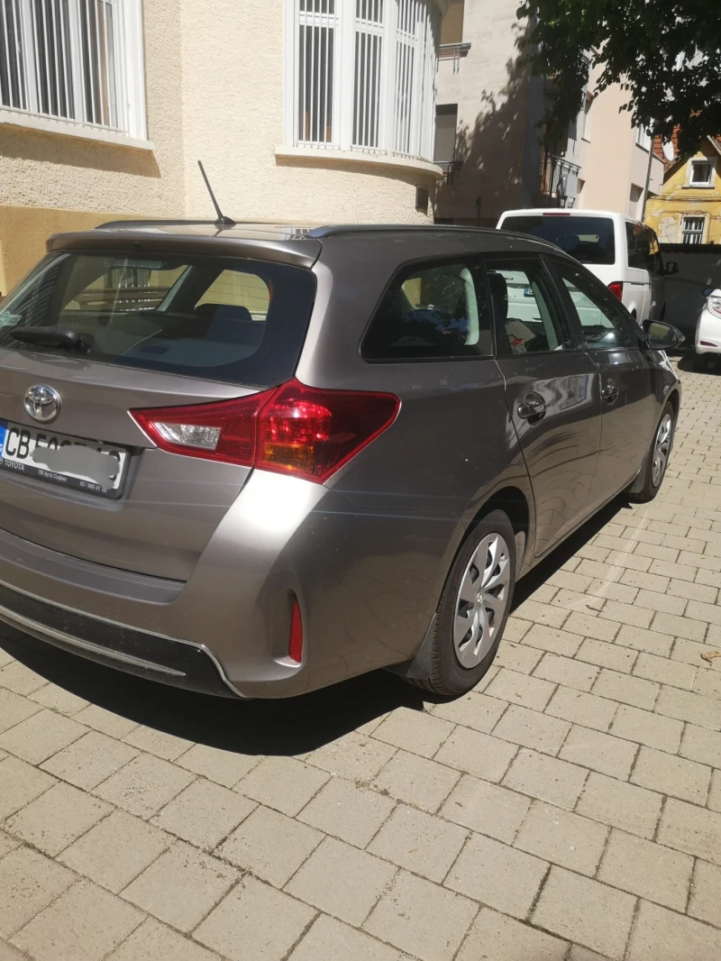 Toyota Auris Комби, снимка 5 - Автомобили и джипове - 49314631