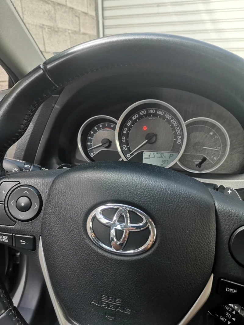 Toyota Auris Комби, снимка 6 - Автомобили и джипове - 49314631