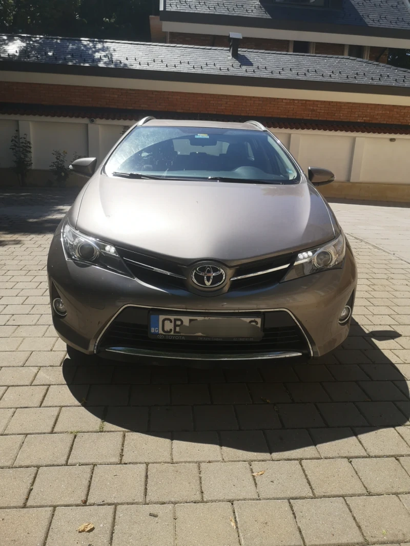 Toyota Auris Комби, снимка 2 - Автомобили и джипове - 49314631