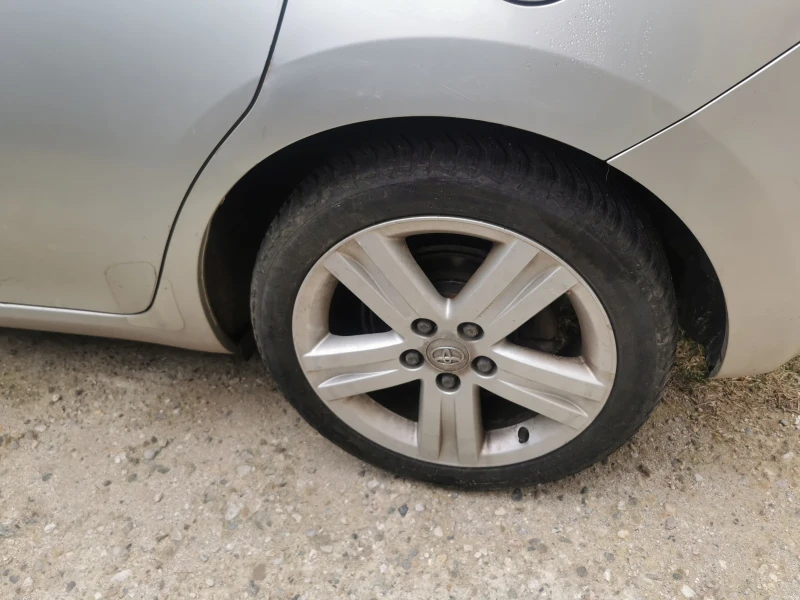 Toyota Auris 2.2D, снимка 4 - Автомобили и джипове - 52587708