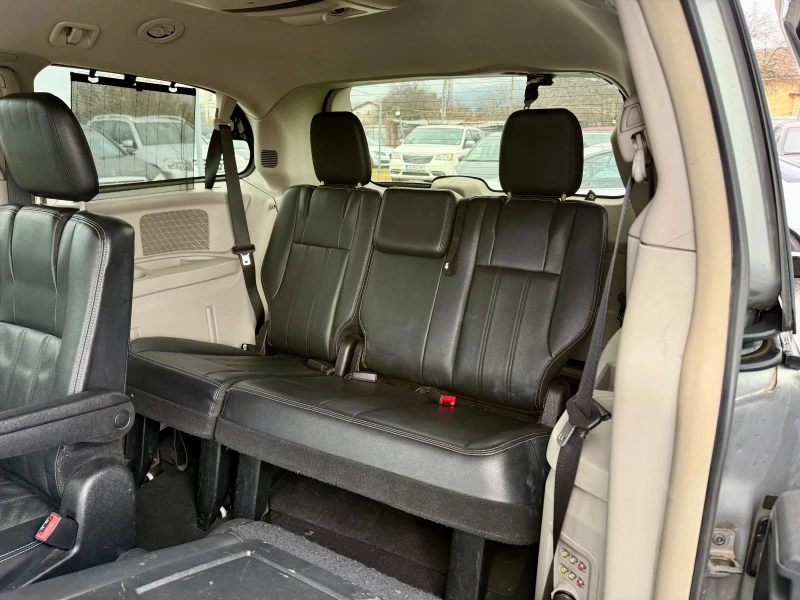 Lancia Voyager 2.8 CRDI FULL, снимка 9 - Автомобили и джипове - 53419191